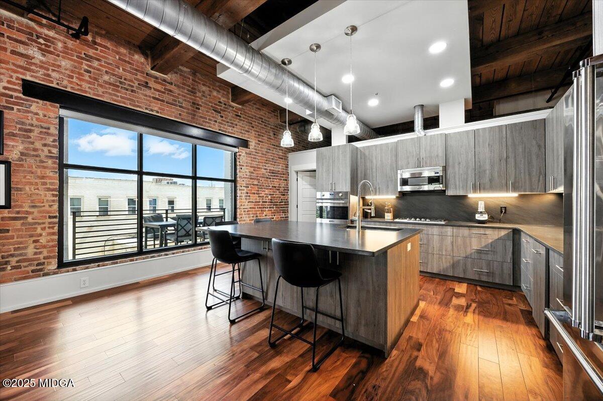 598 3Rd Street 2100