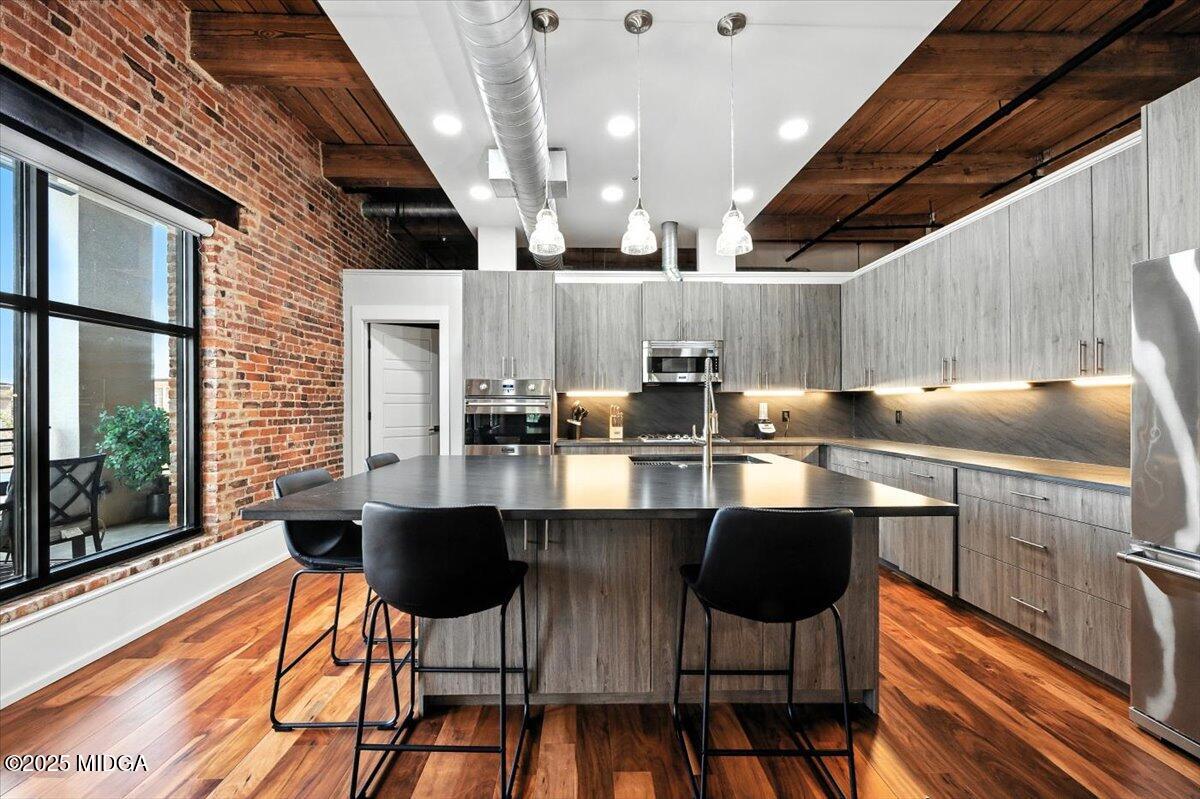 598 3Rd Street 2100