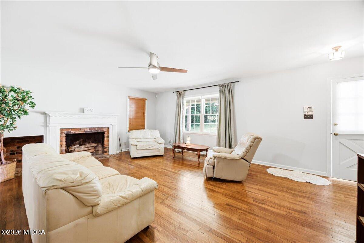 3240 Louise Place
