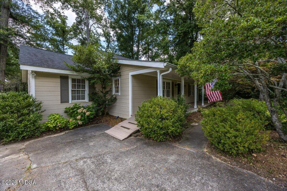 3240 Louise Place