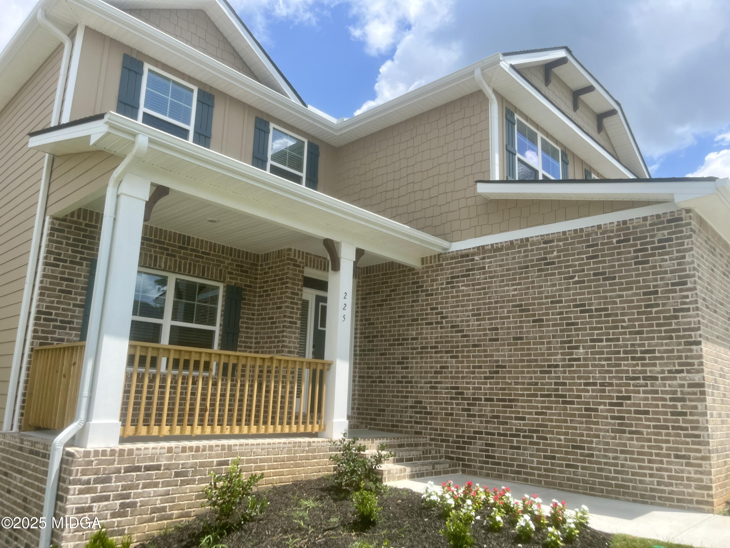 225 Shoreline Way