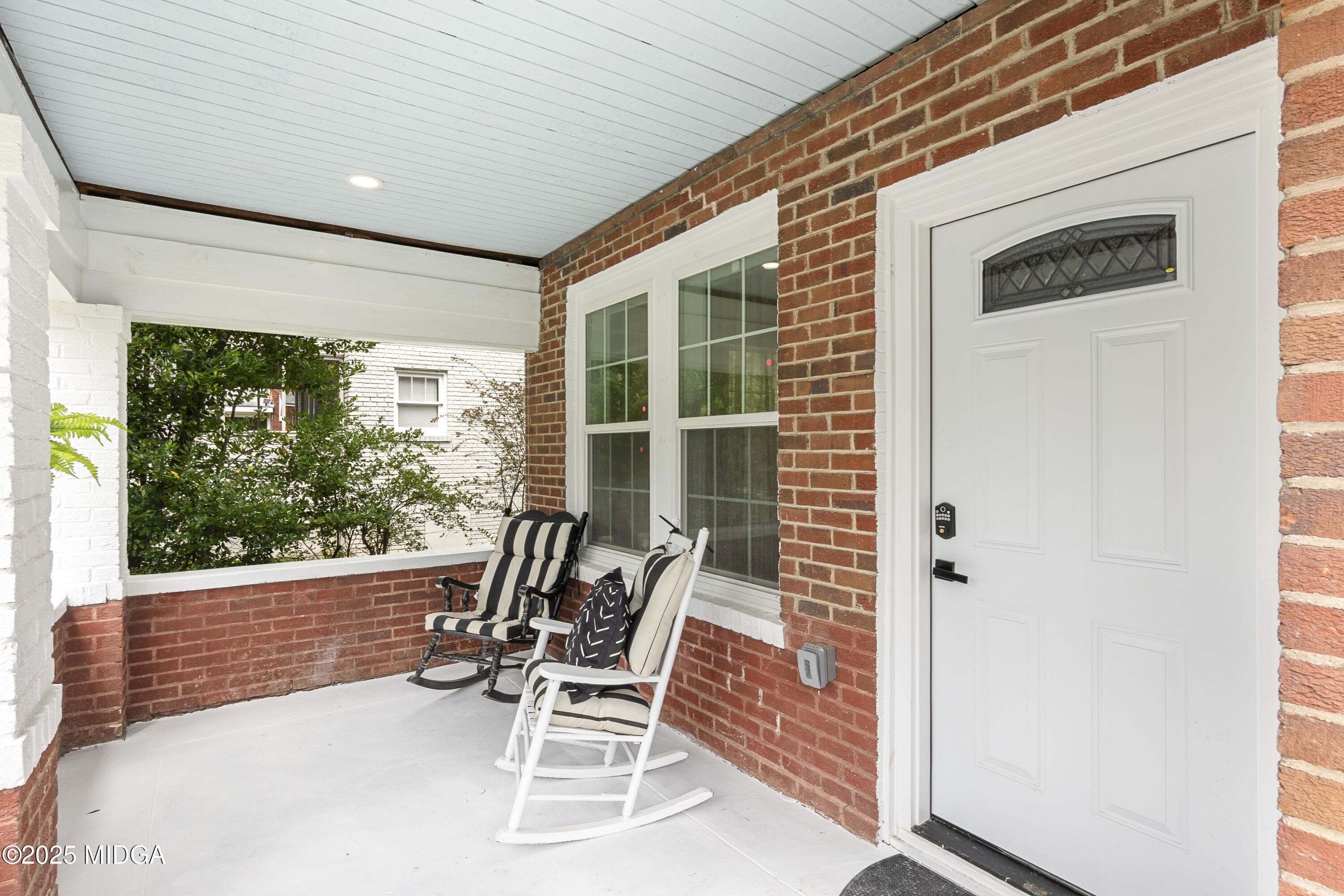 587 Robert Henry Street