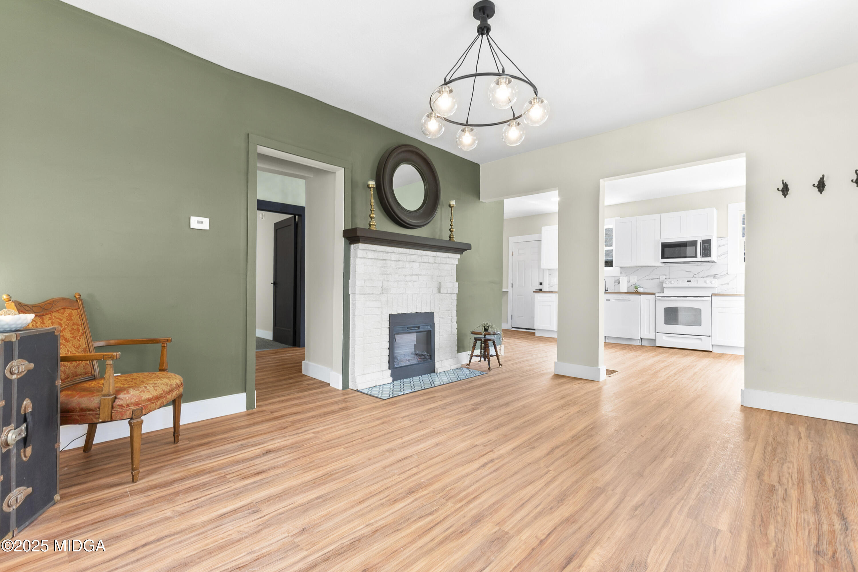 587 Robert Henry Street