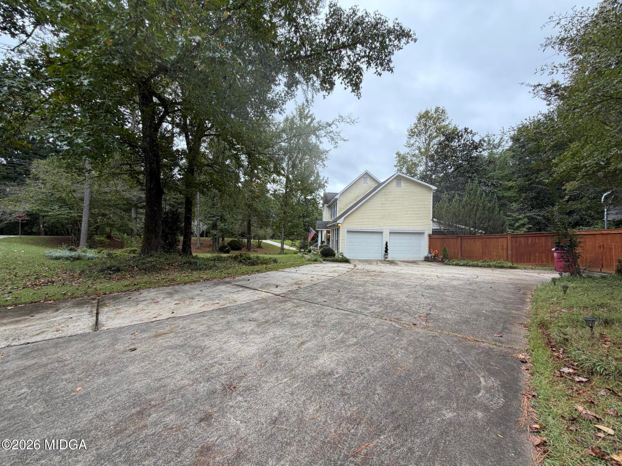 102 Rivoli Oaks Circle