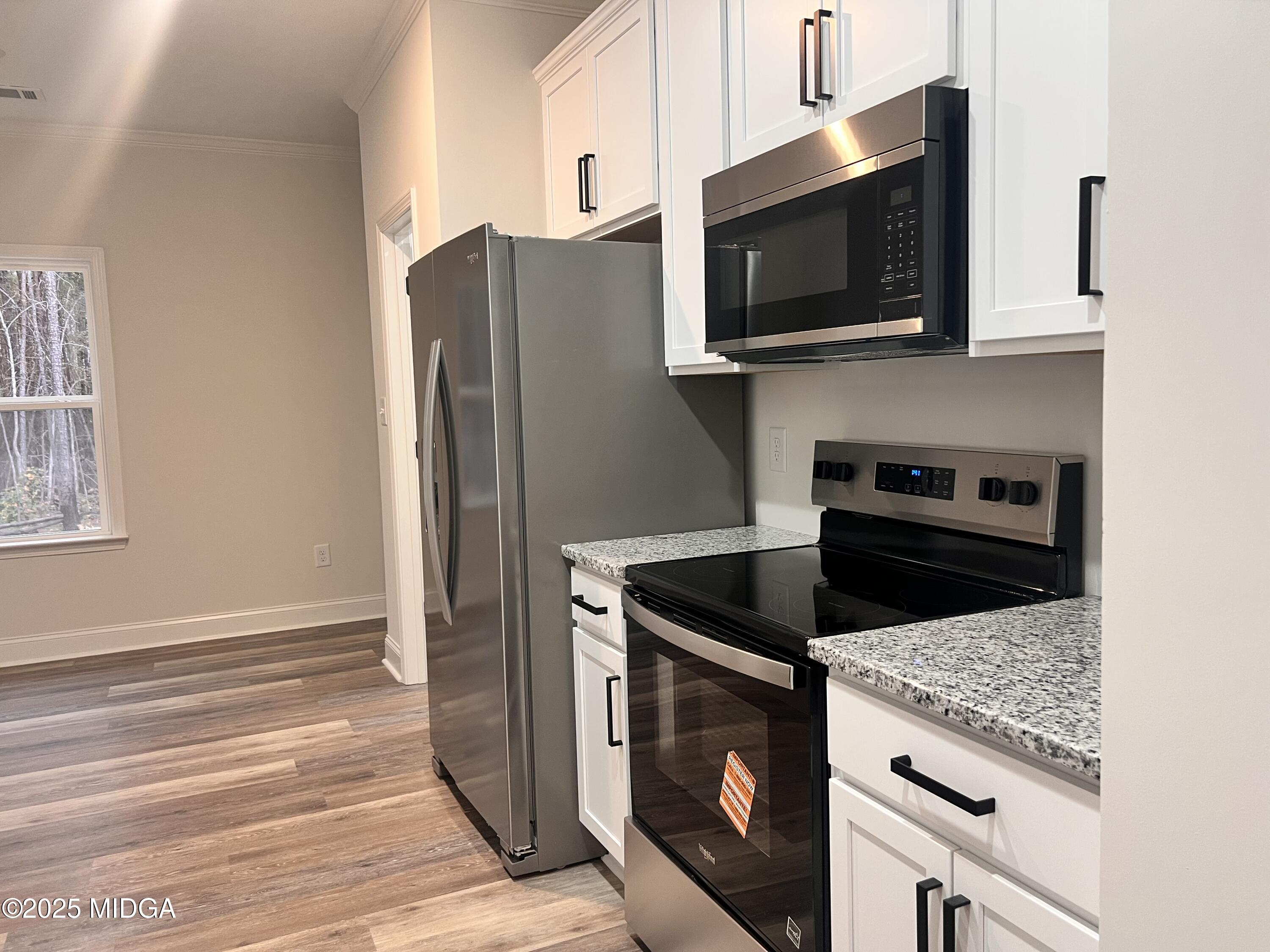 165 Lakemere Lane NW