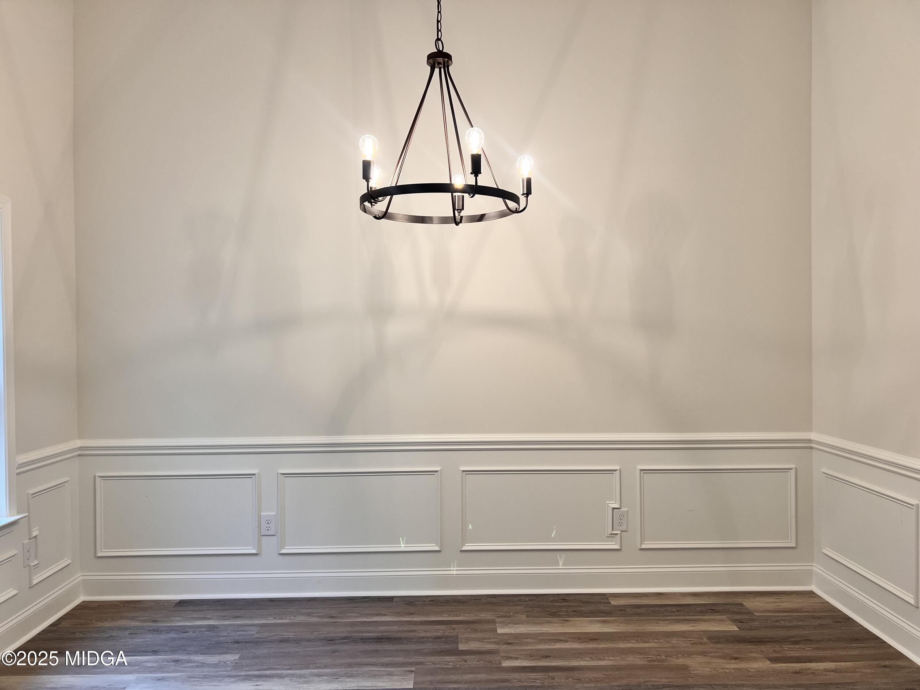 165 Lakemere Lane NW