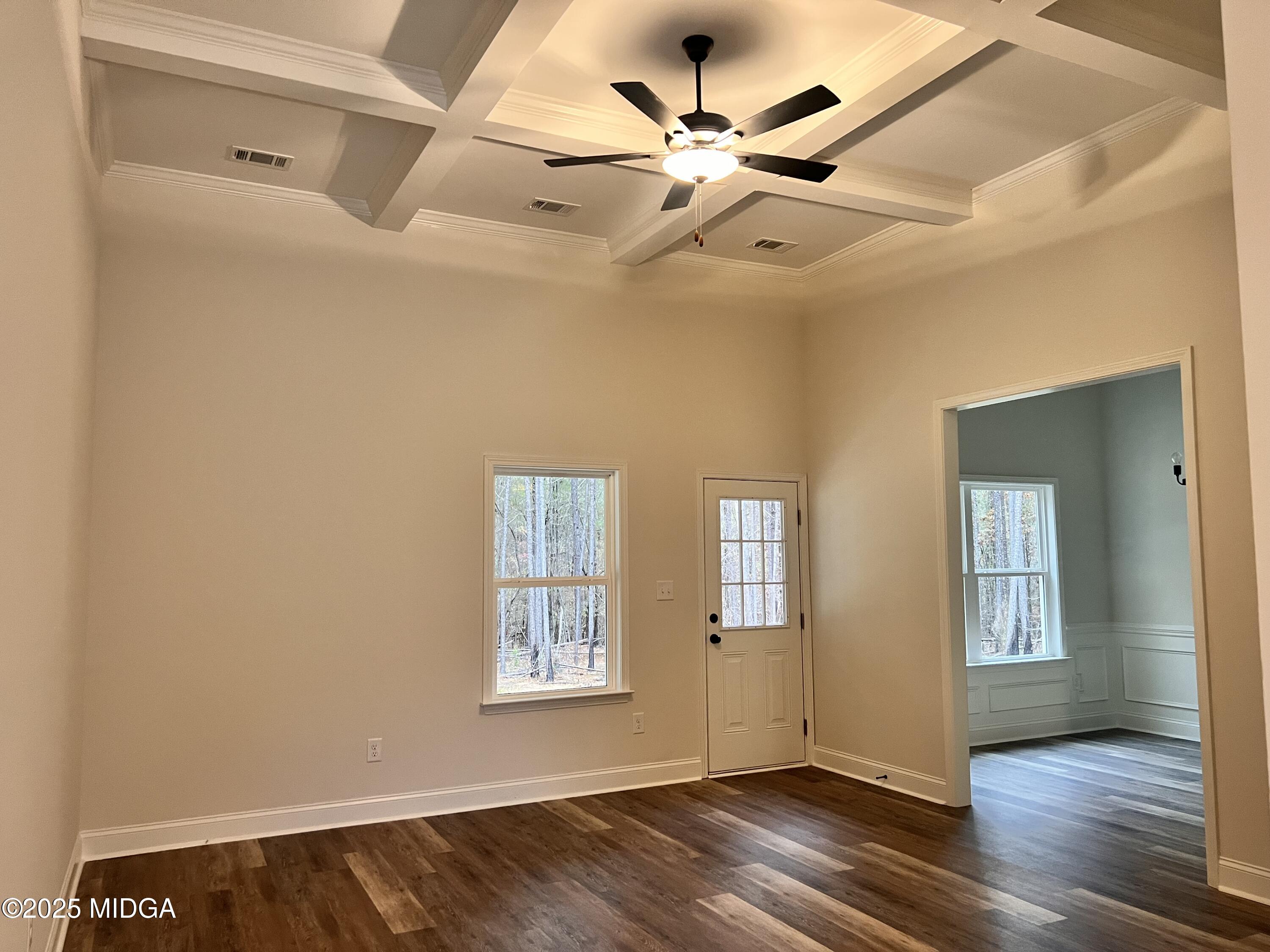 165 Lakemere Lane NW