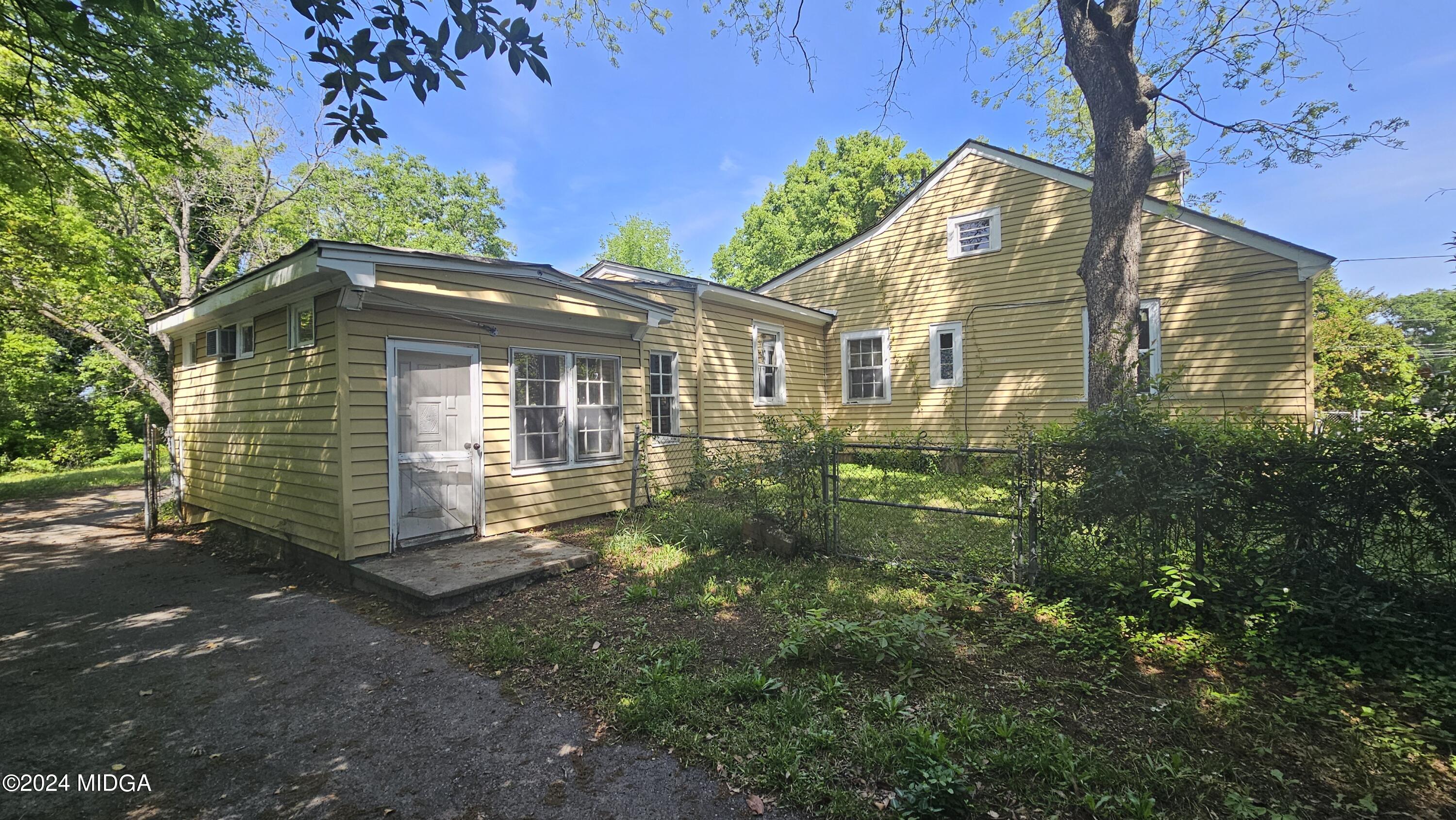 4313 Ayers Road