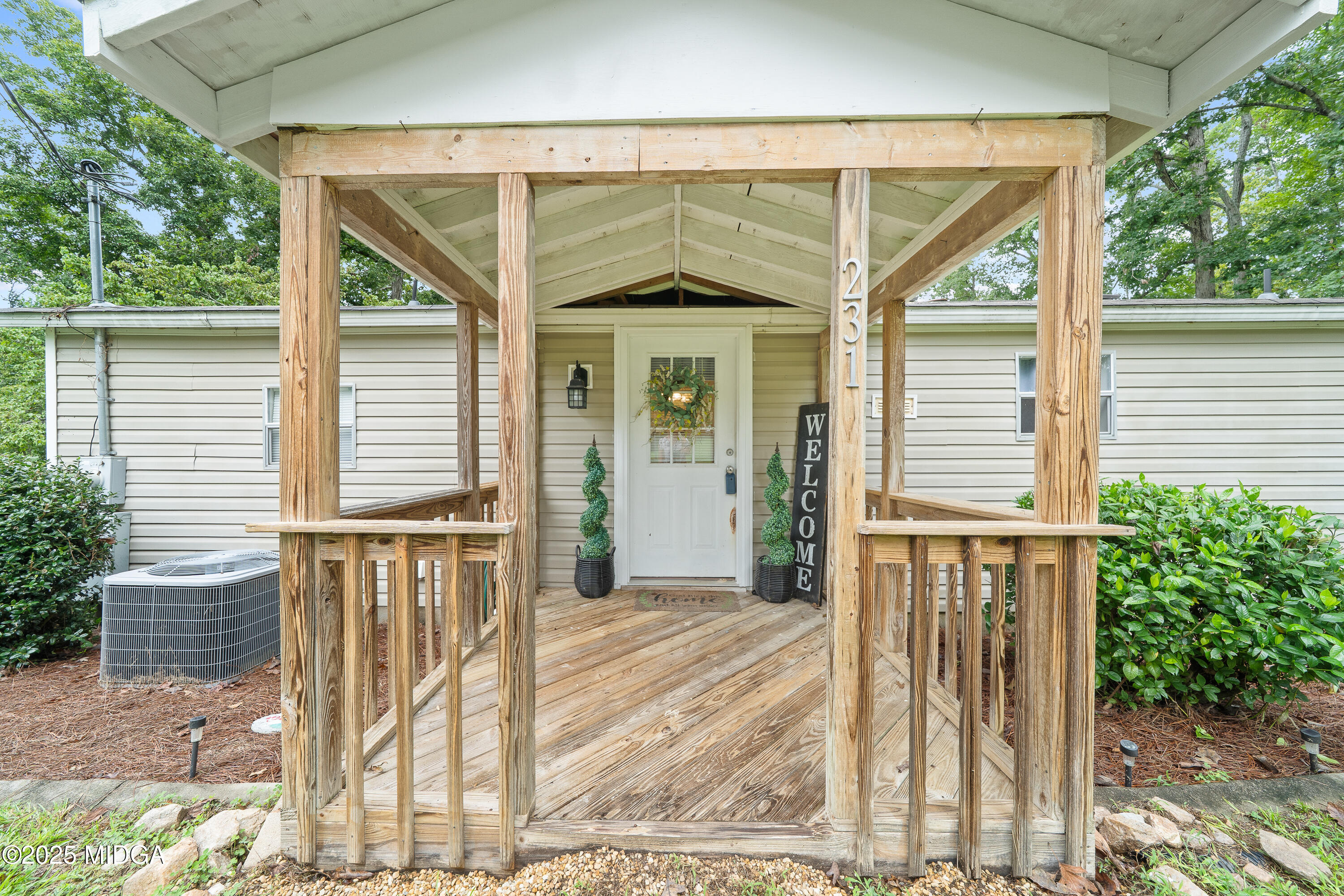 231 Lakeshore Drive SW