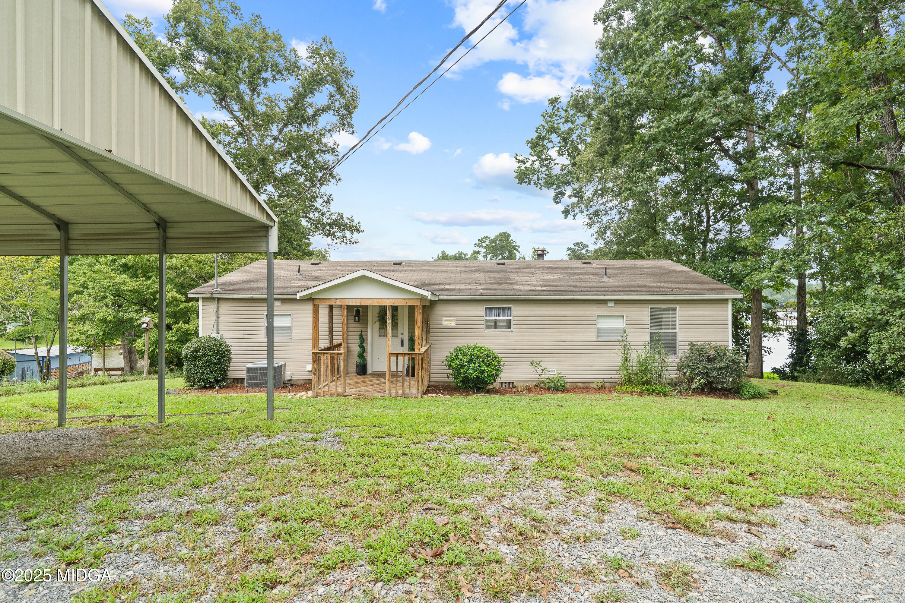 231 Lakeshore Drive SW