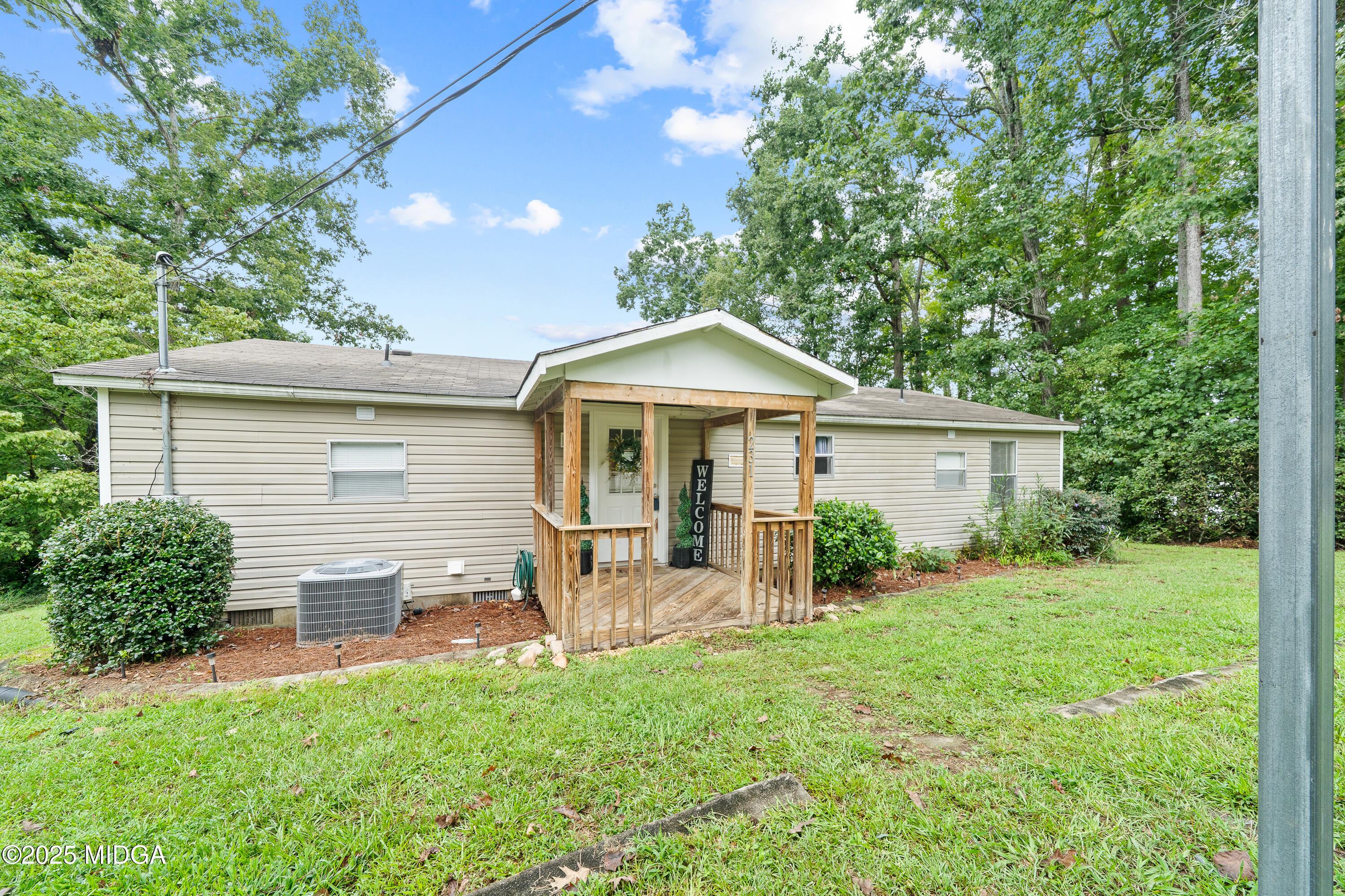 231 Lakeshore Drive SW