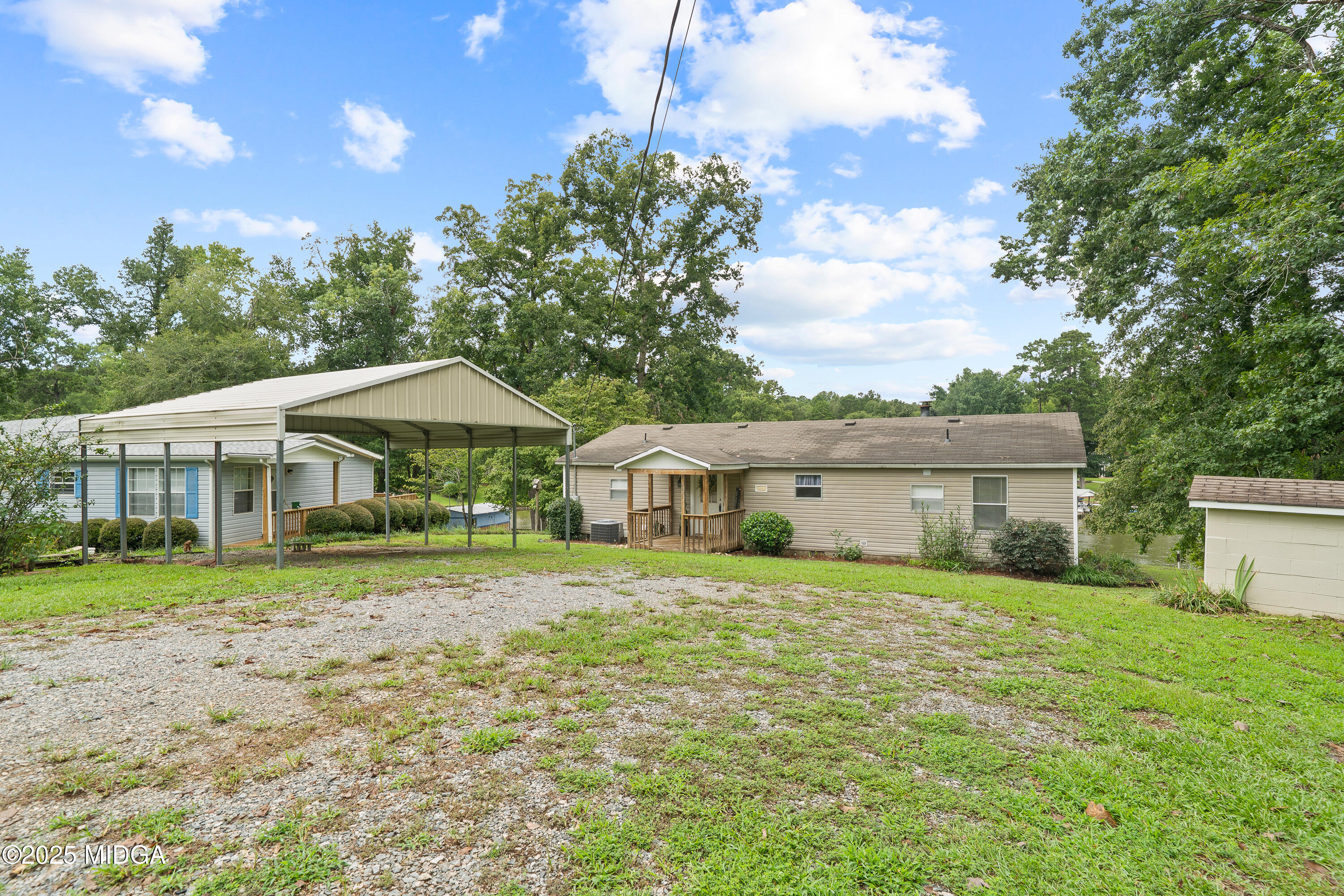 231 Lakeshore Drive SW