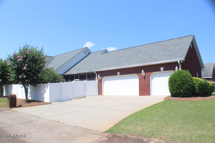 100 Jamestown Ct Court