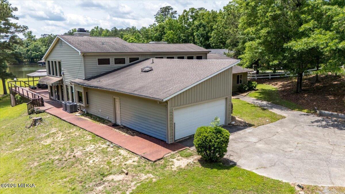 6868 Leslie Lane