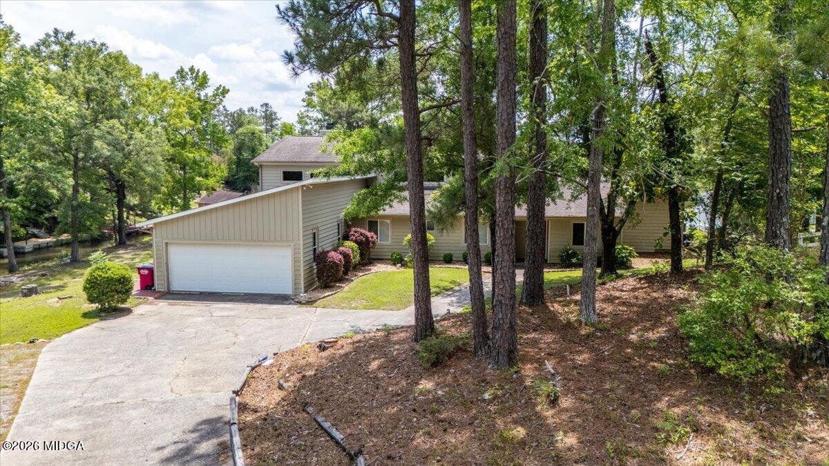 6868 Leslie Lane