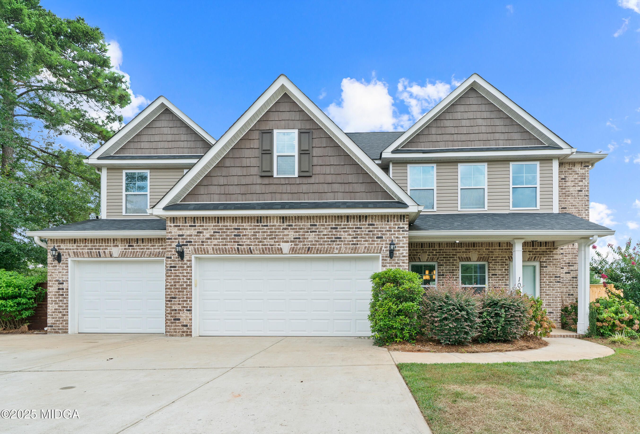 105 Grey Hawk Court