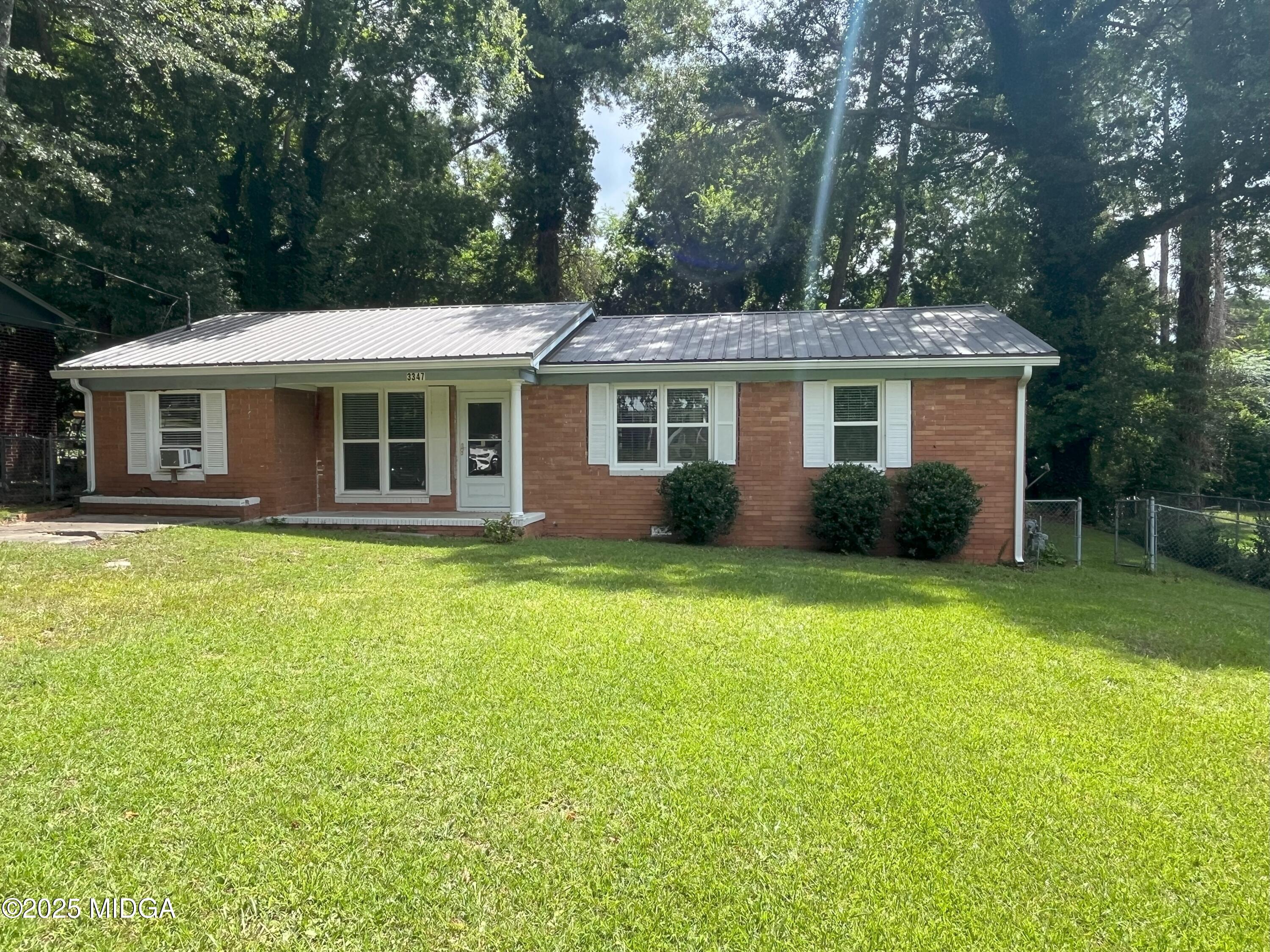 3347 Thunderbird Road