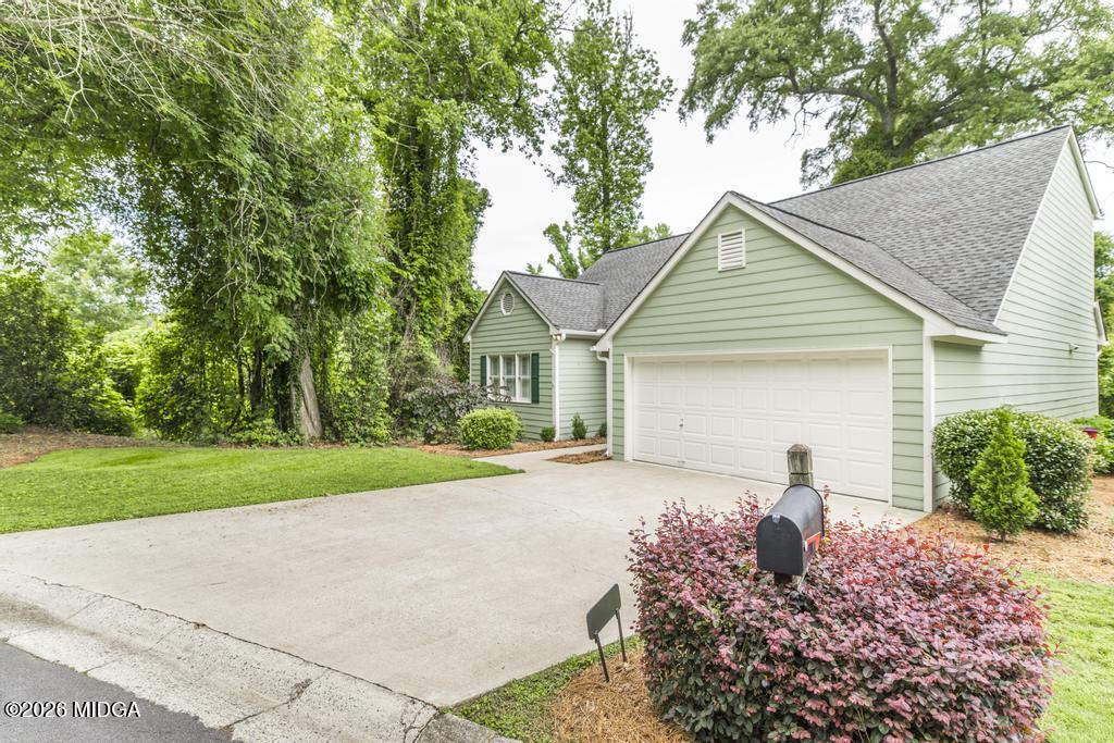 912 Lundy Terrace