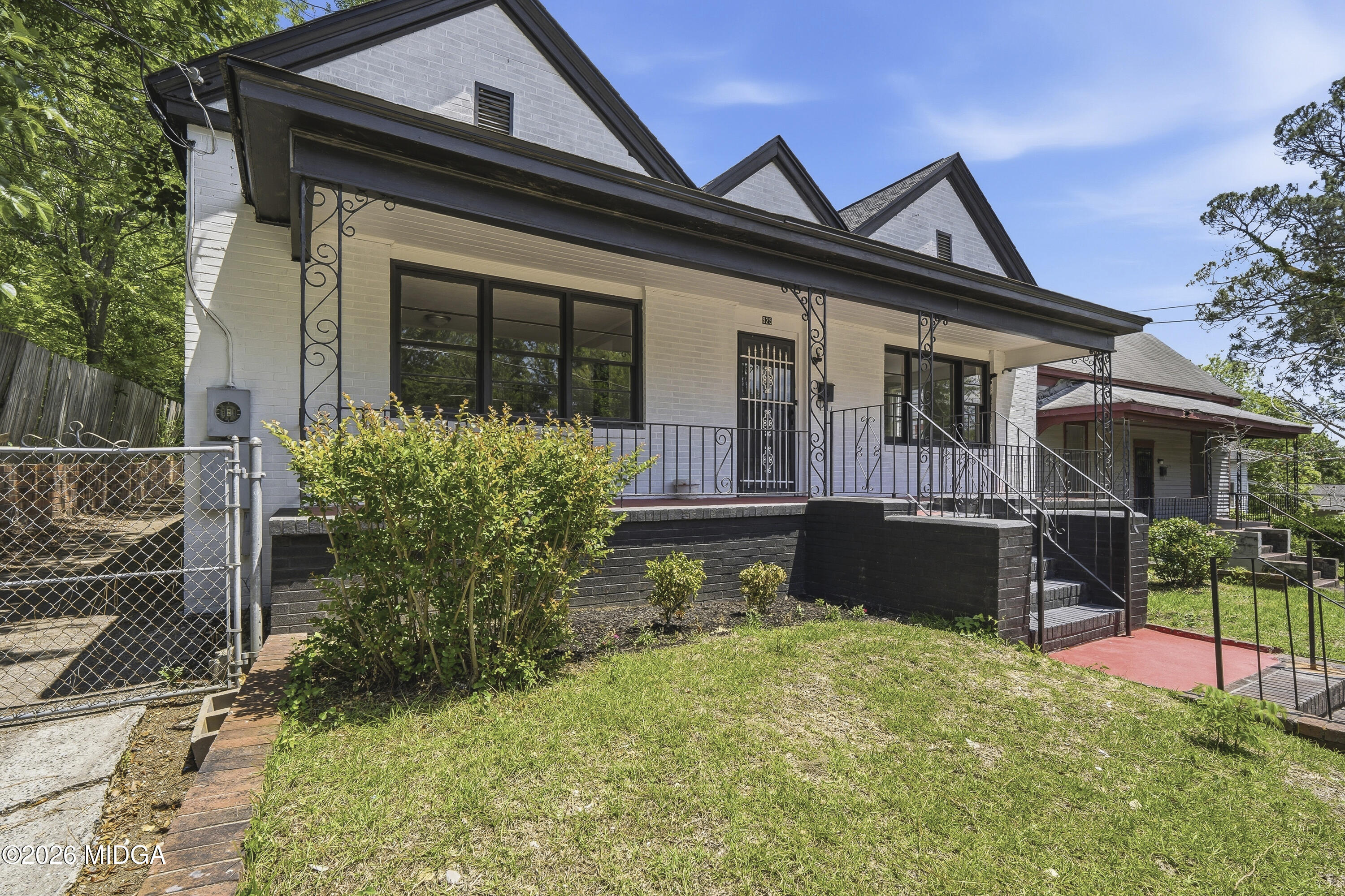 925 Elm Street