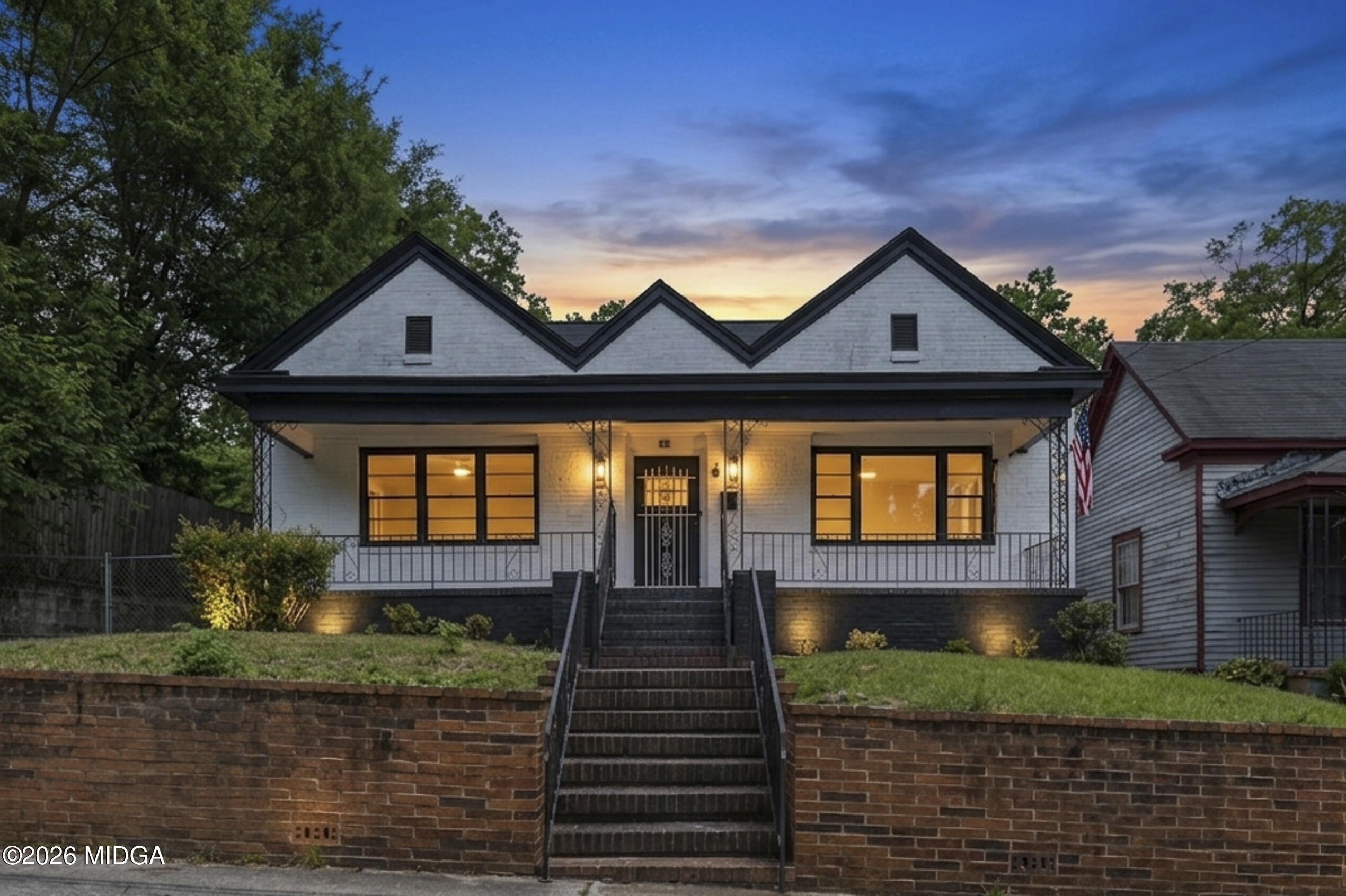 925 Elm Street