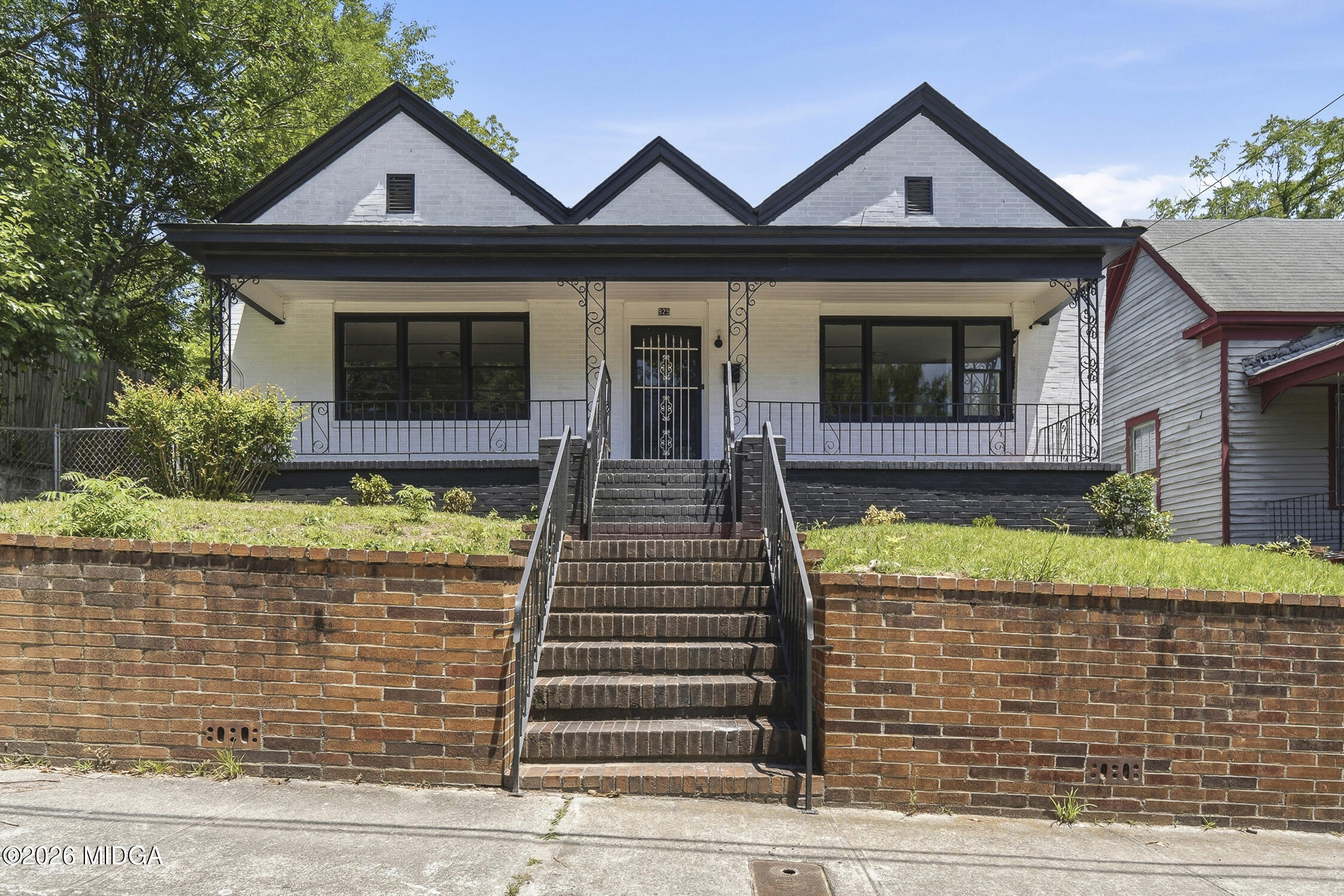 925 Elm Street