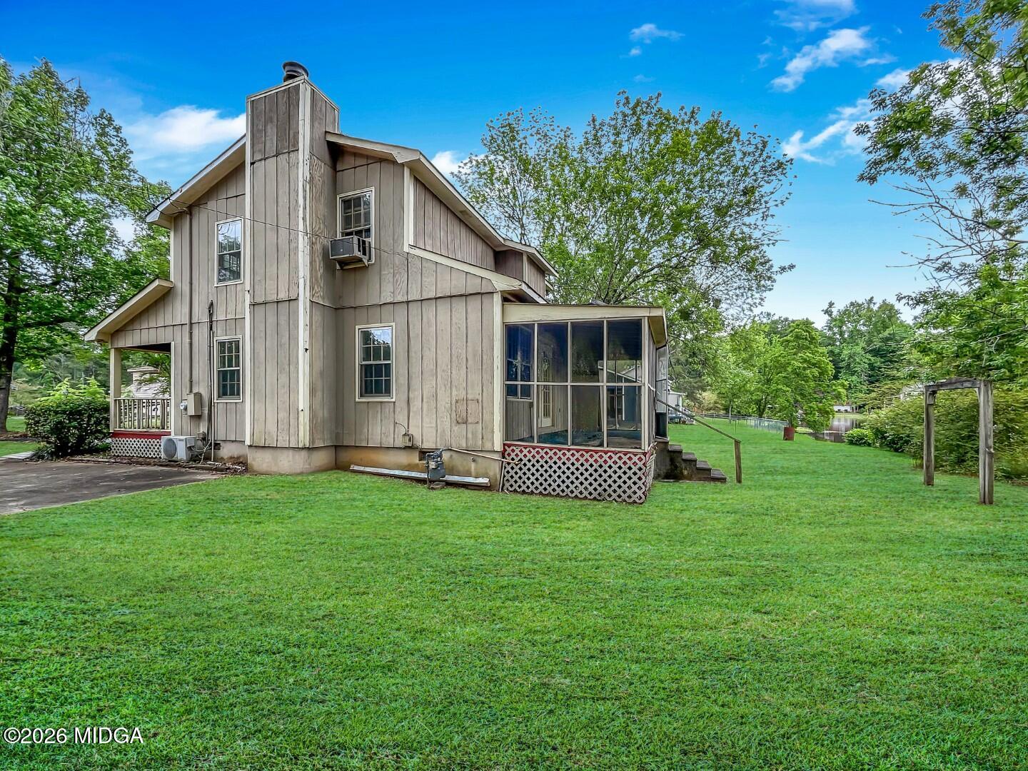 411 Edgewater Circle