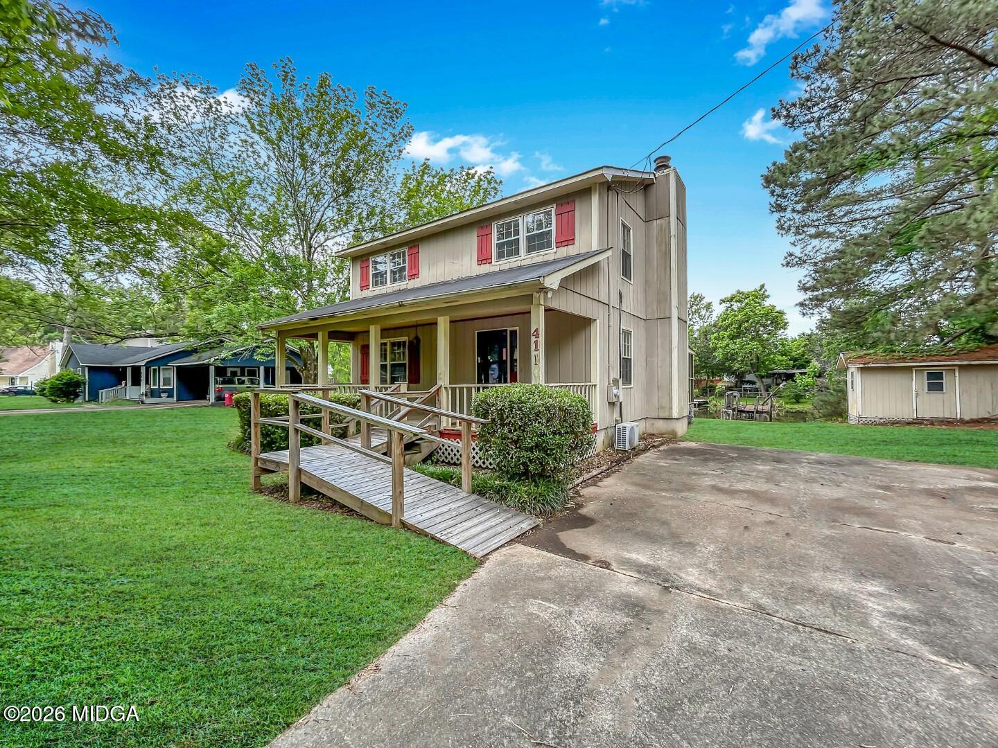 411 Edgewater Circle