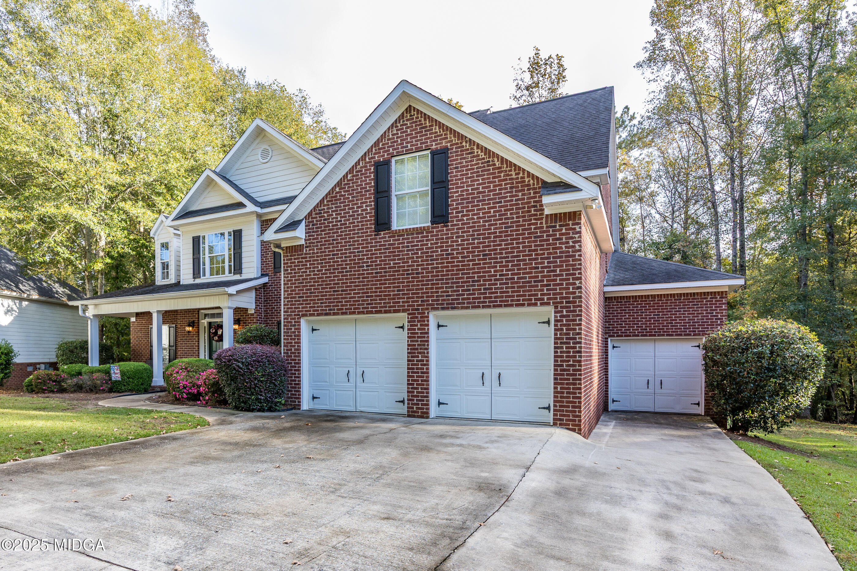 906 Huntcliffe Drive