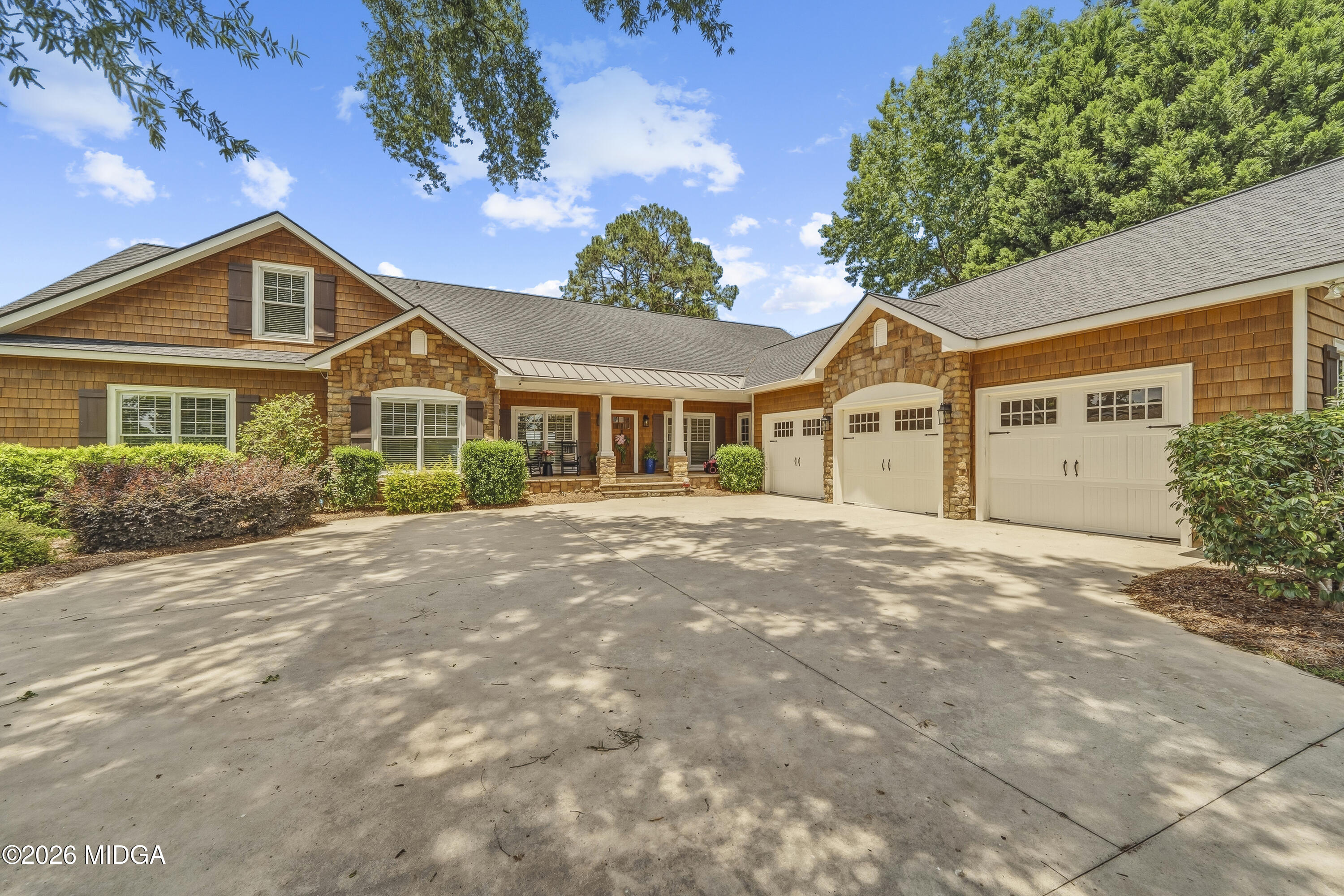 245 Lakeshore Circle NE