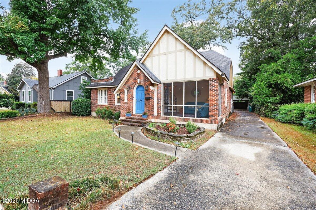 224 Roycrest Drive