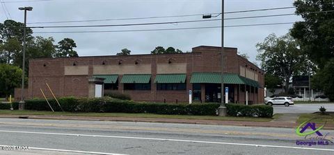 1100 Ball Street Perry GA 31069