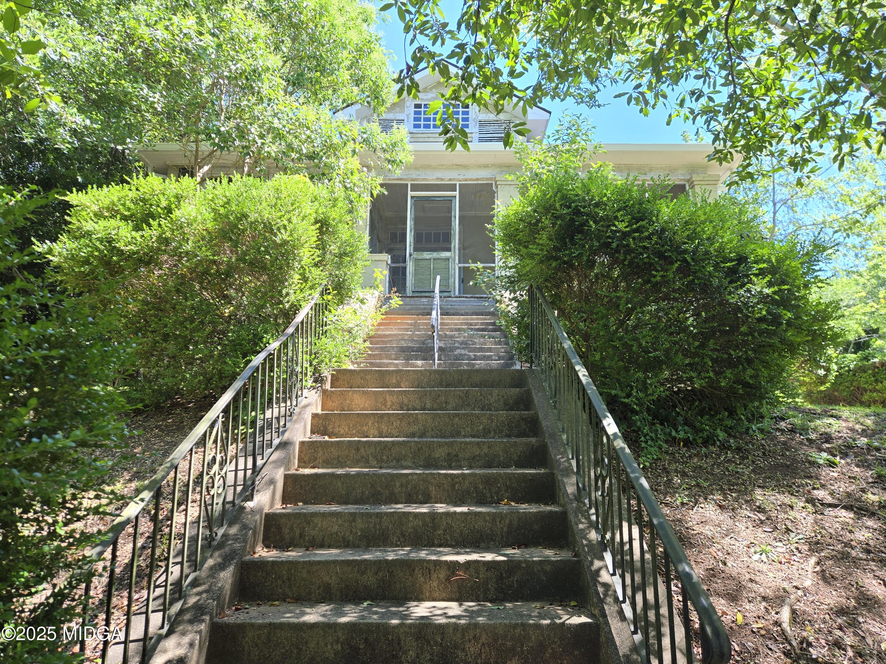 863 Boulevard