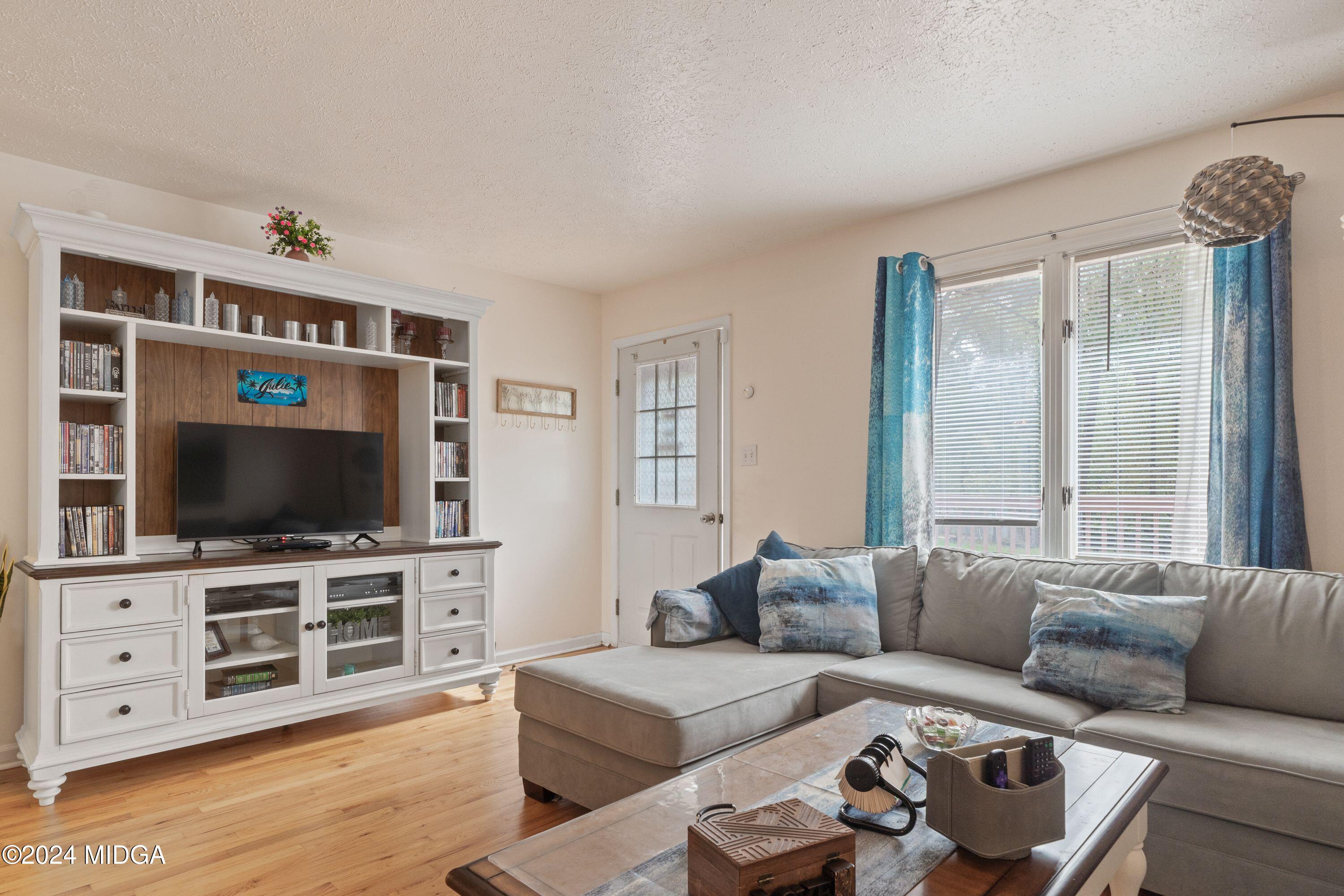 1087 Greentree Parkway