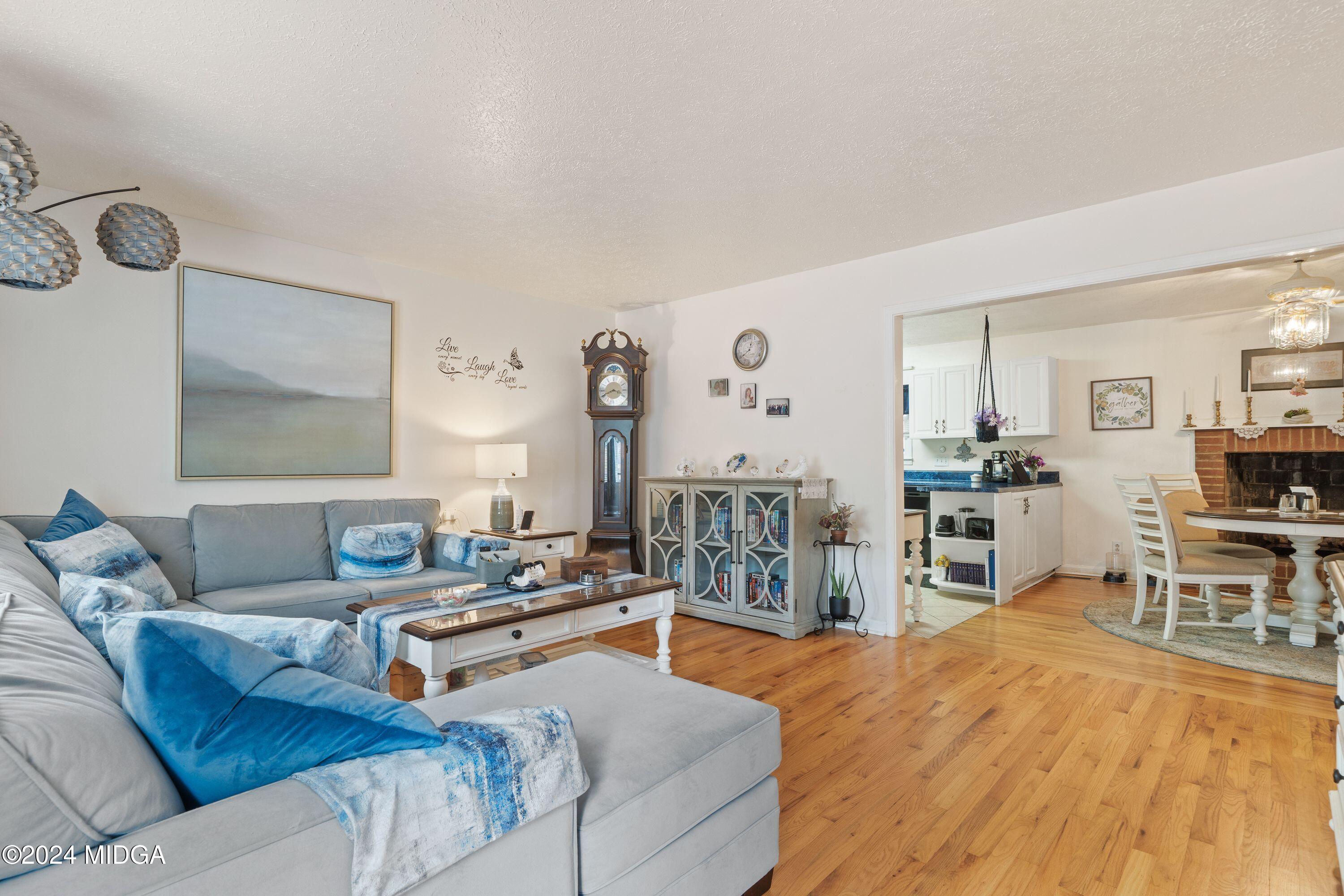 1087 Greentree Parkway