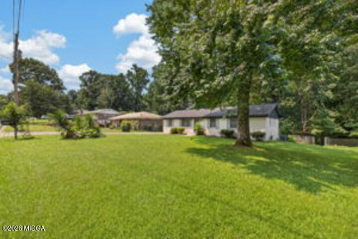 899 E Glochester Place