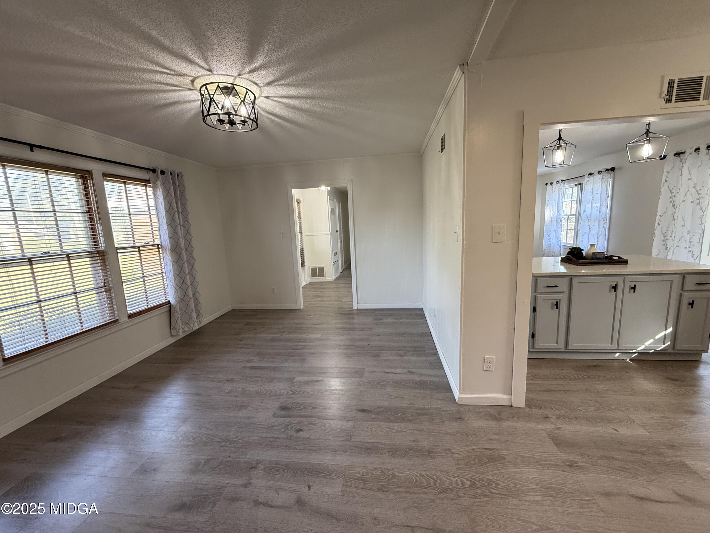 1437 Claremont Circle
