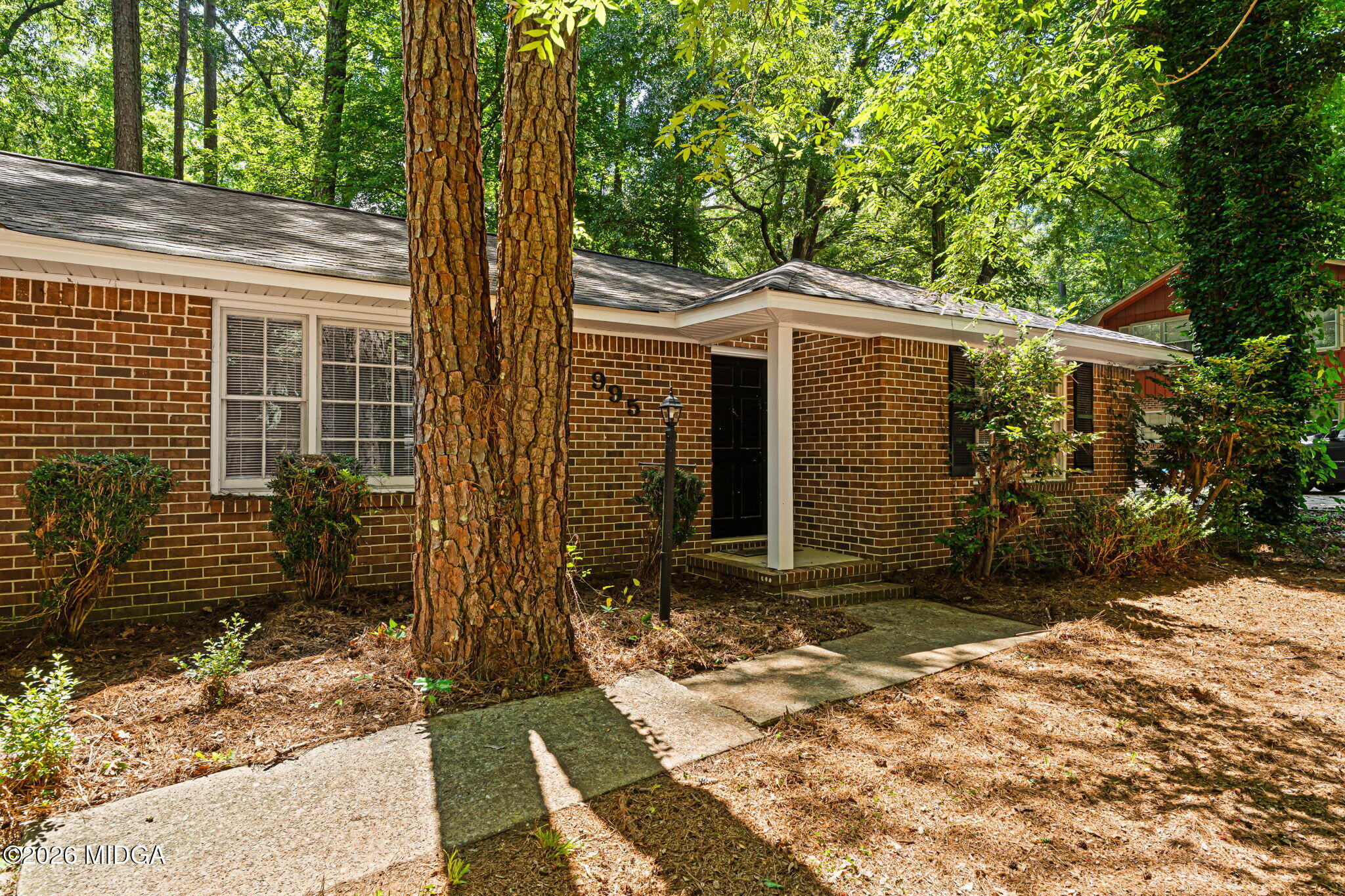 995 Roundtable Lane
