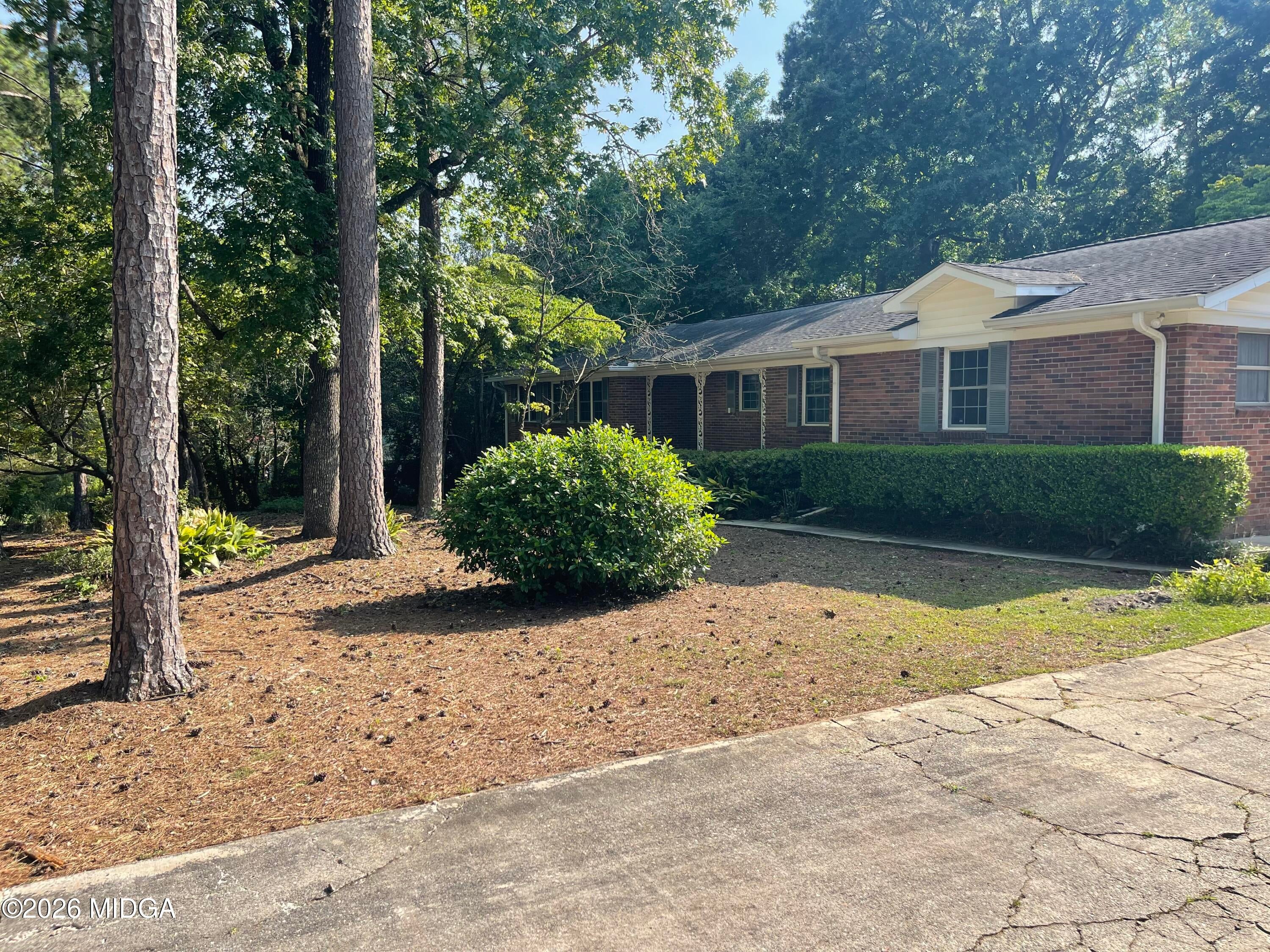 866 Warwick Drive
