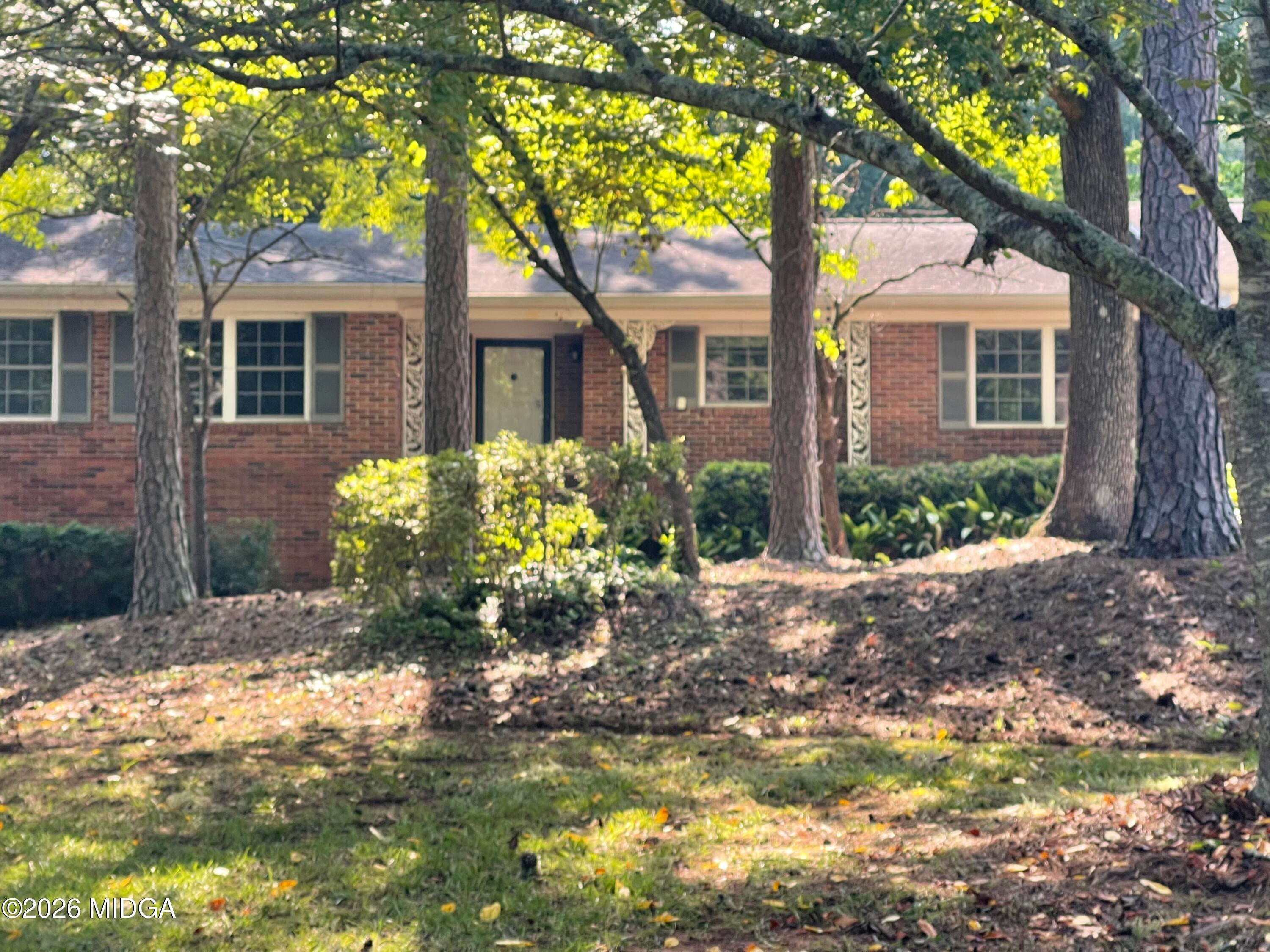 866 Warwick Drive