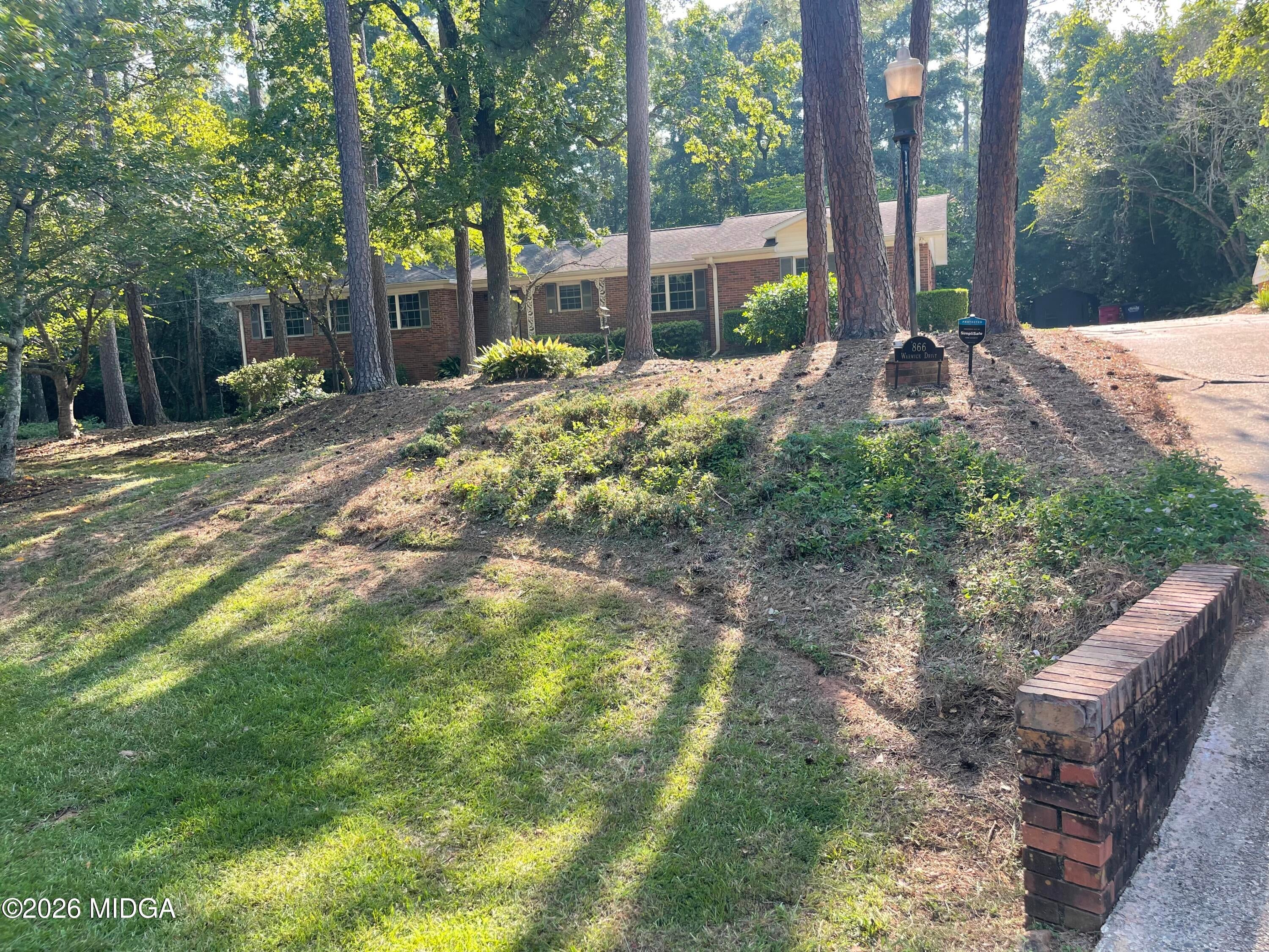 866 Warwick Drive