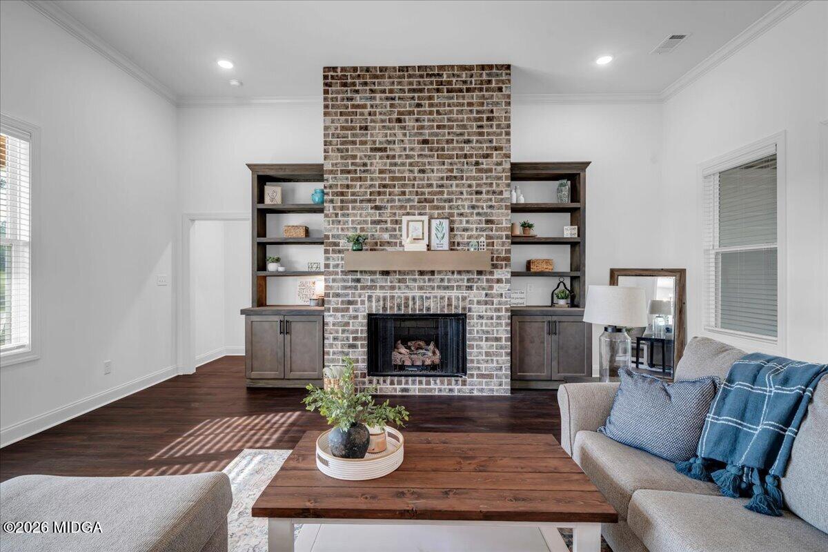4045 Roundtop Circle