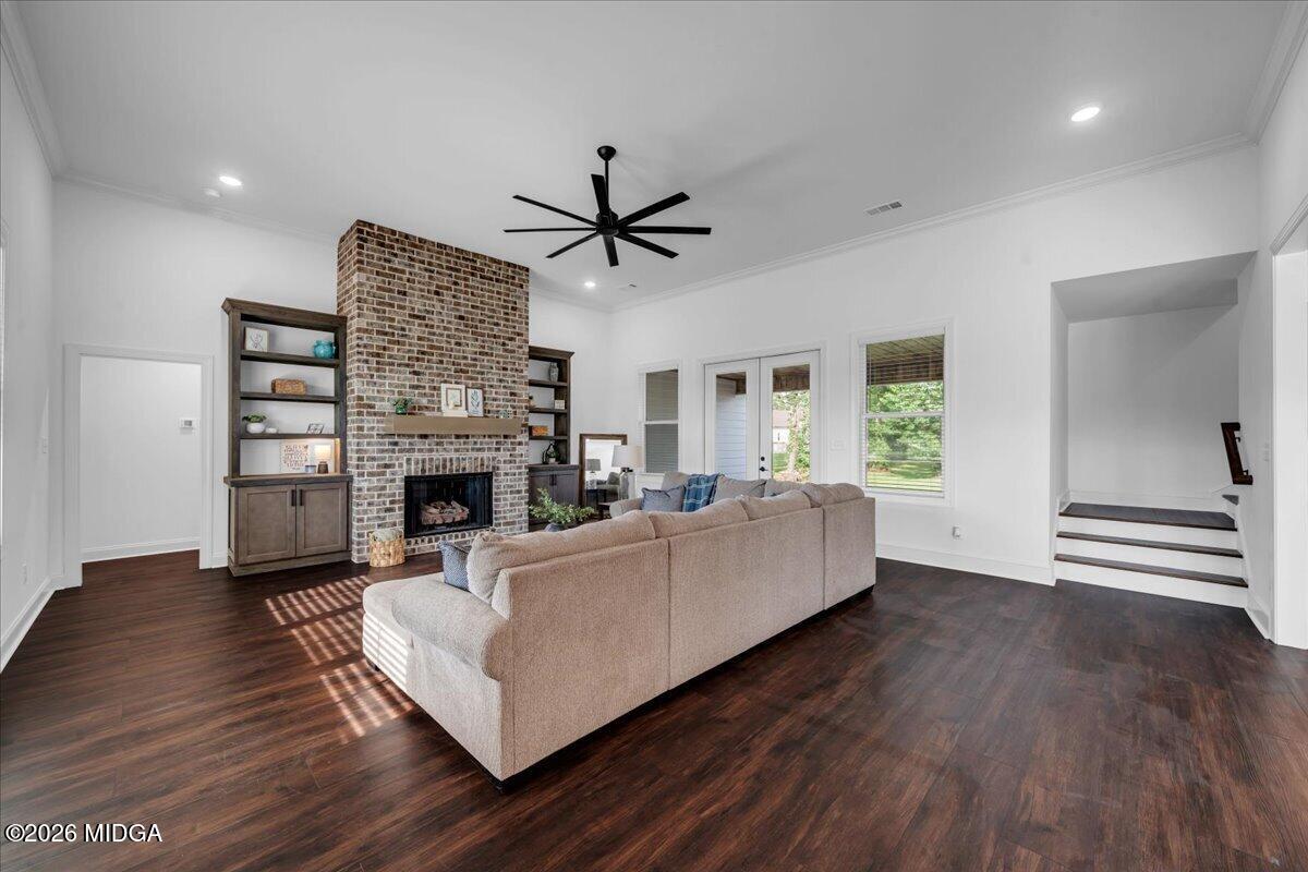 4045 Roundtop Circle
