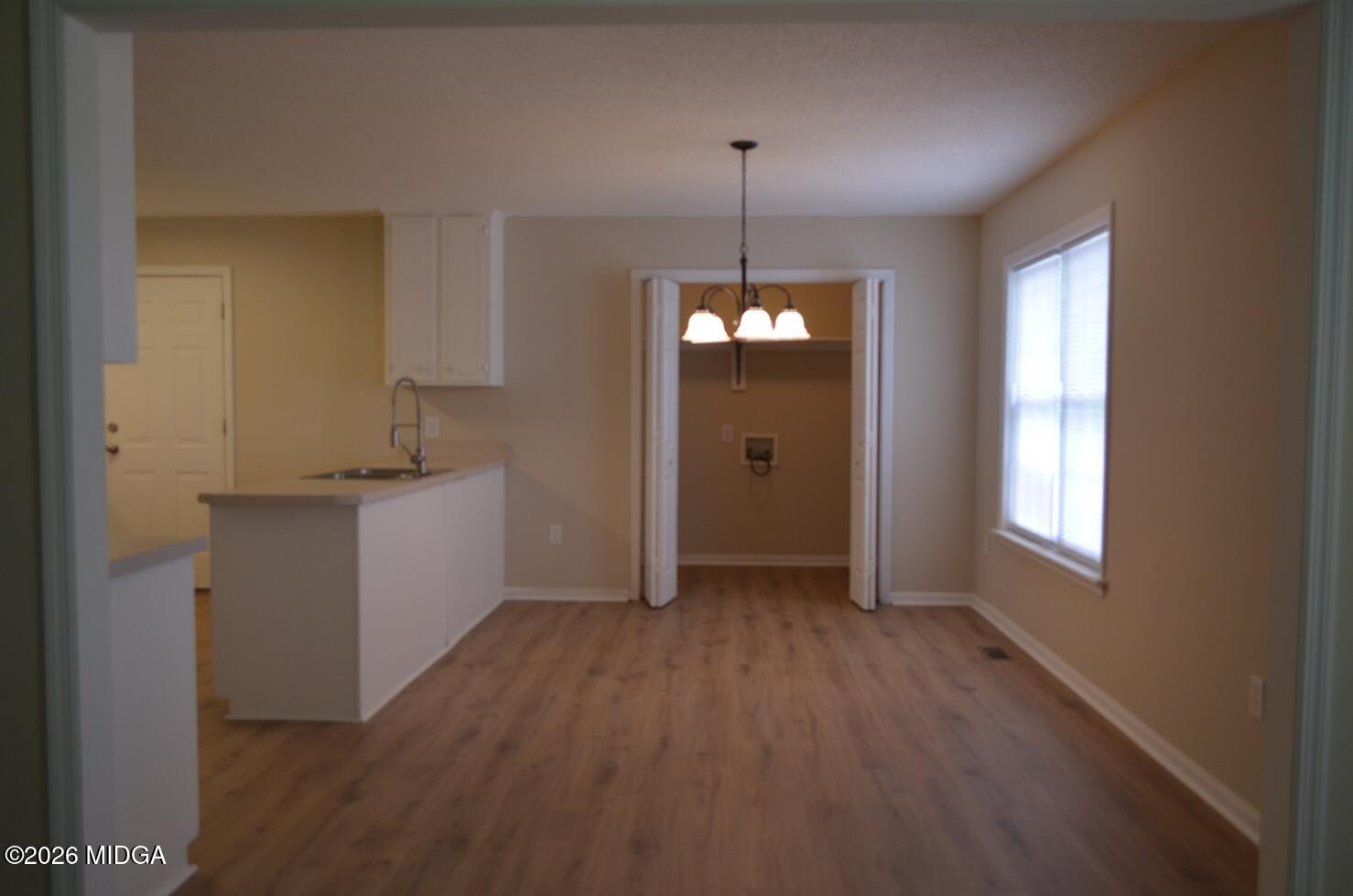 103 Lakeview S