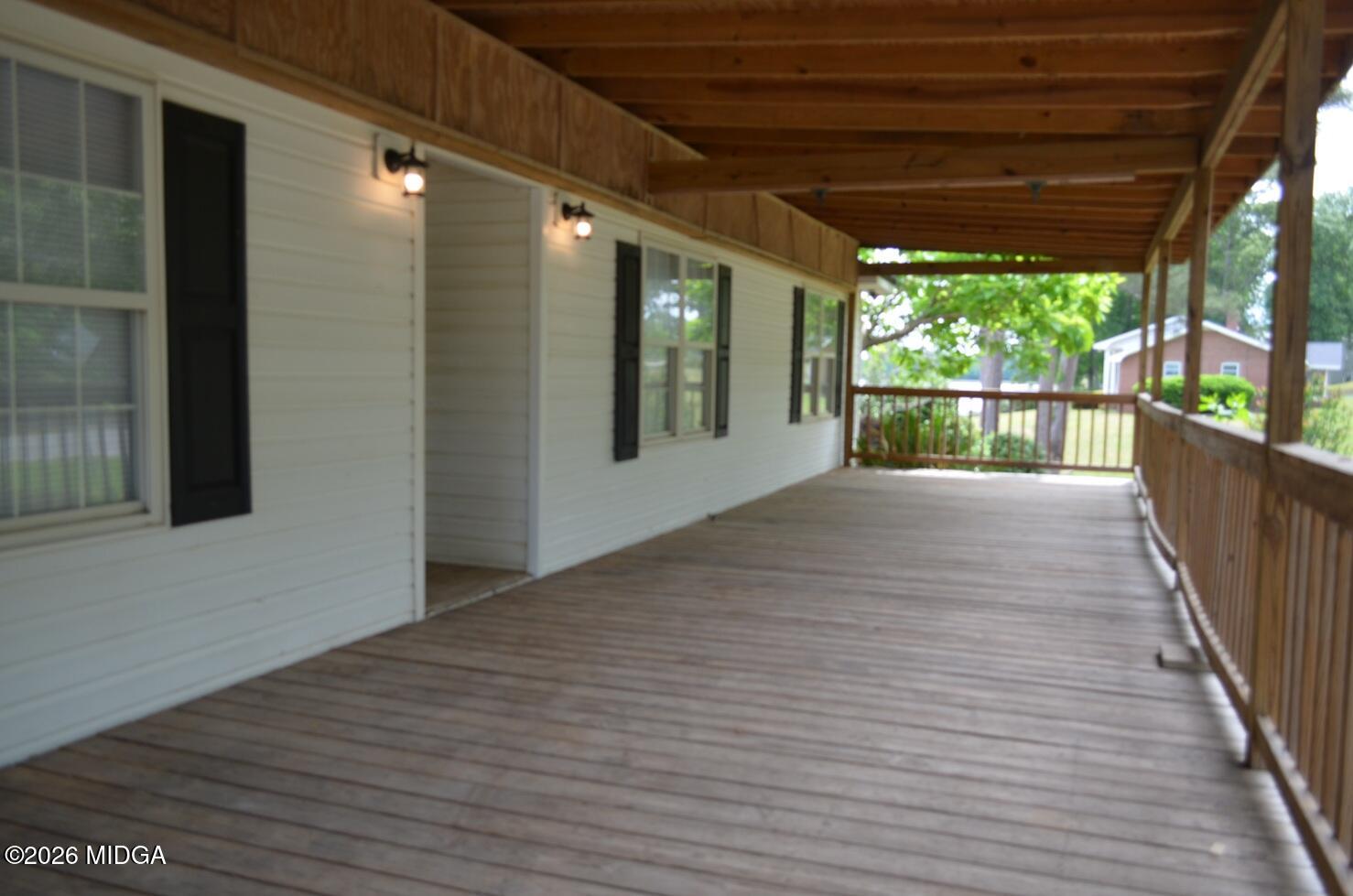 103 Lakeview S