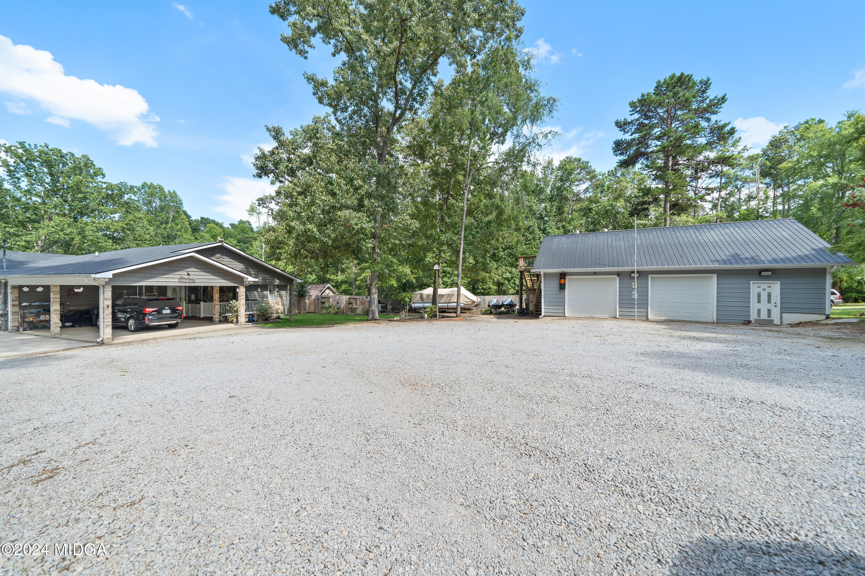 195 Commodore Drive NW