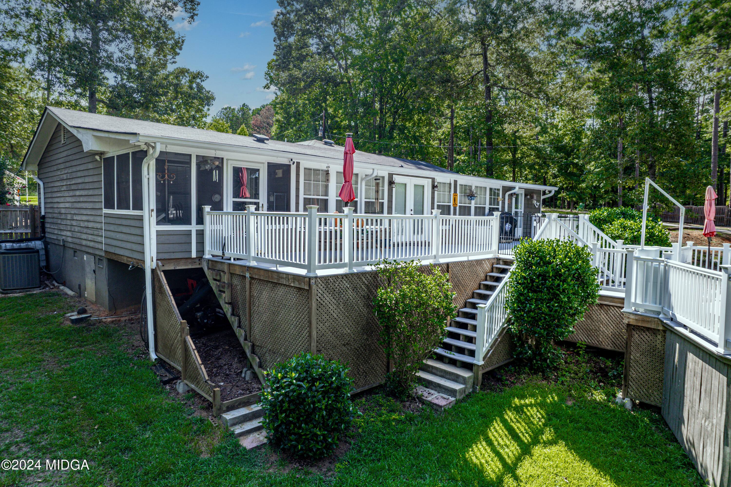 195 Commodore Drive NW