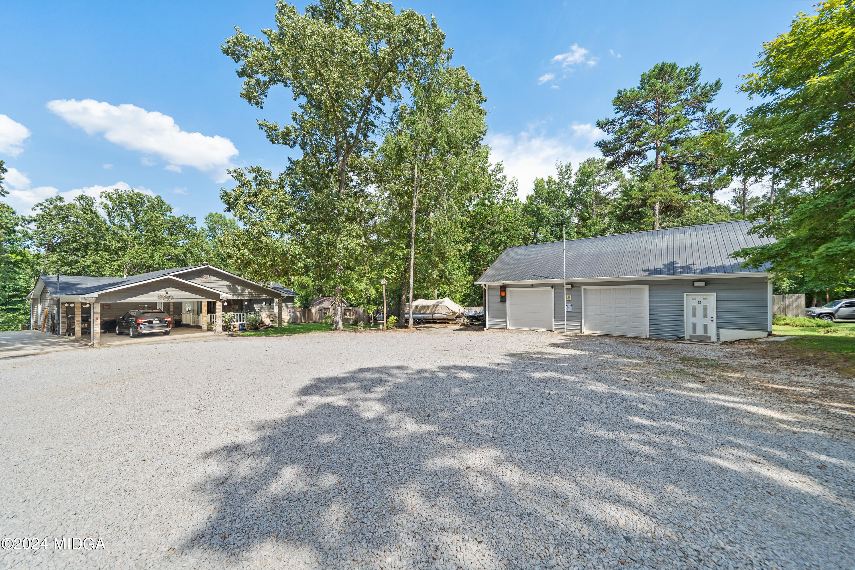 195 Commodore Drive NW