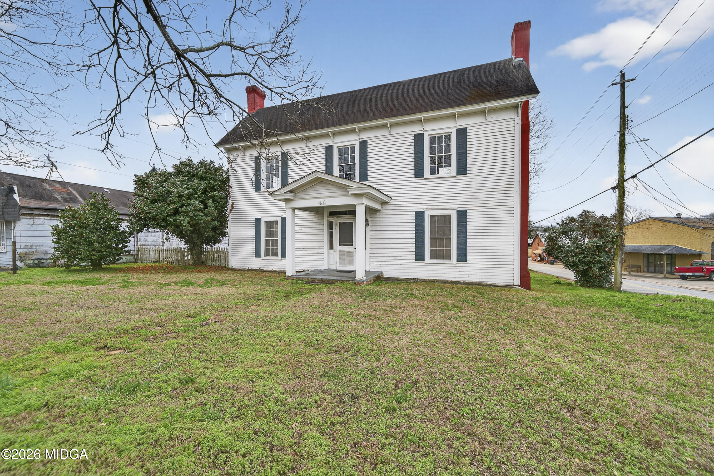 208 E E Washington St Street