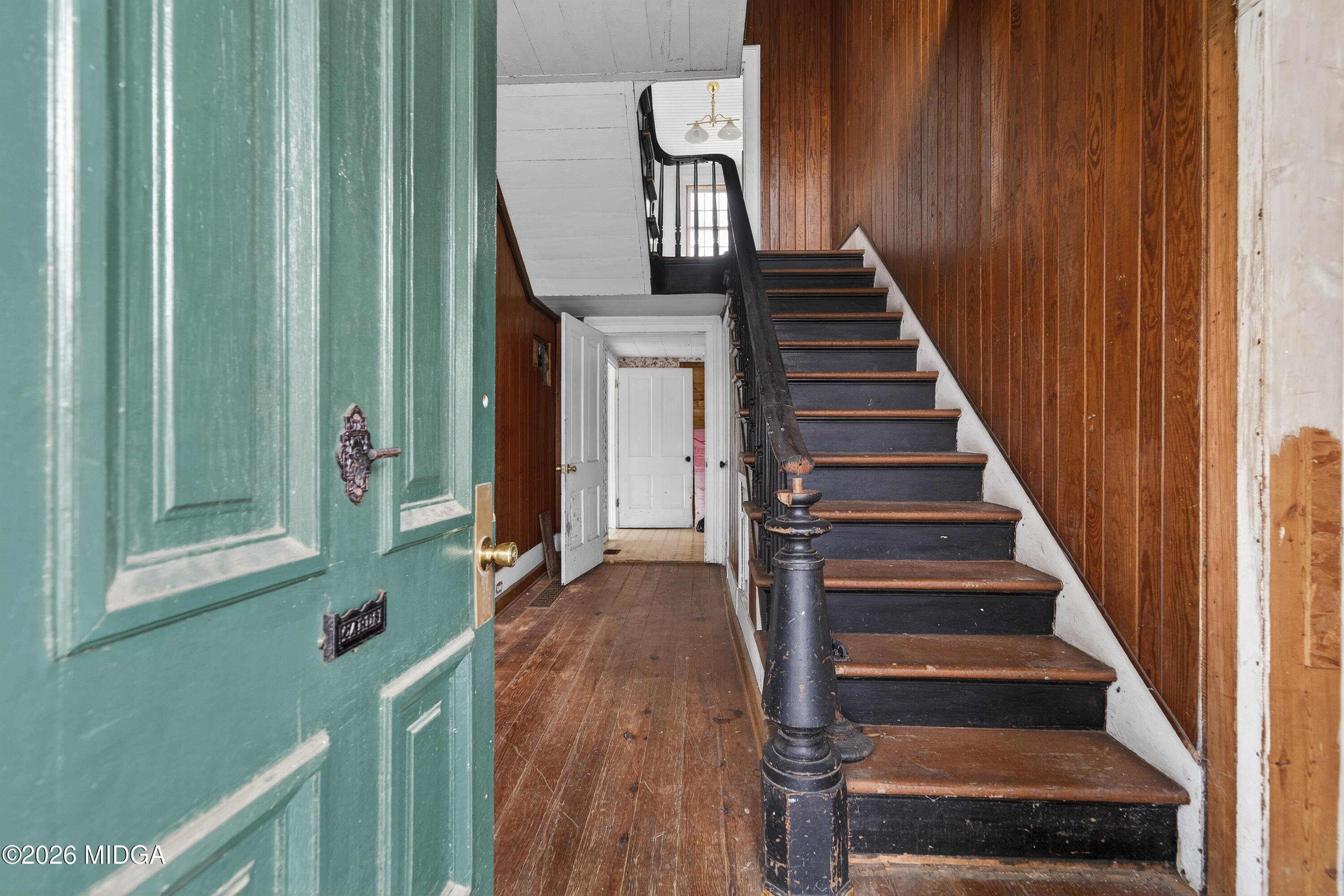 208 E E Washington St Street