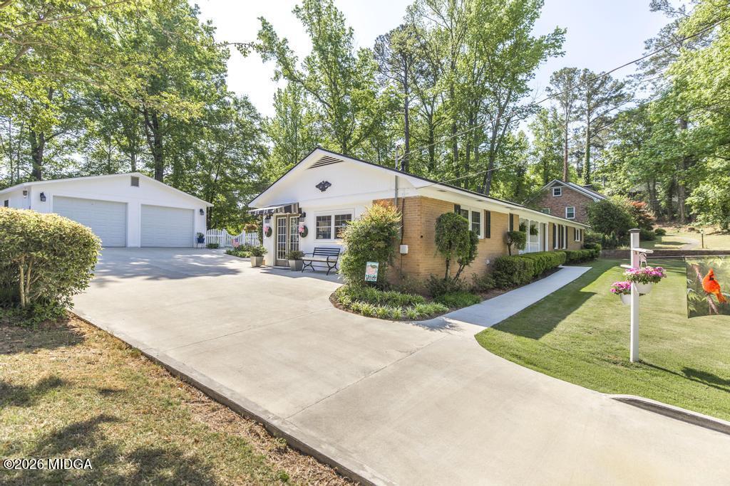 1943 Birchwood Way